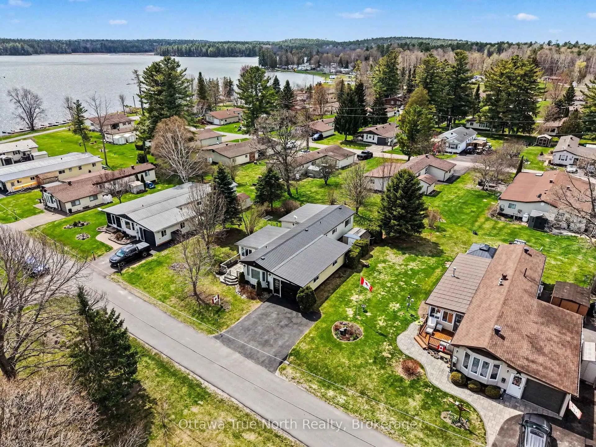 Photo 2 of 15 Hardwood Lane, McNab/Braeside, Mcnab/Braeside Twps — HOMEH