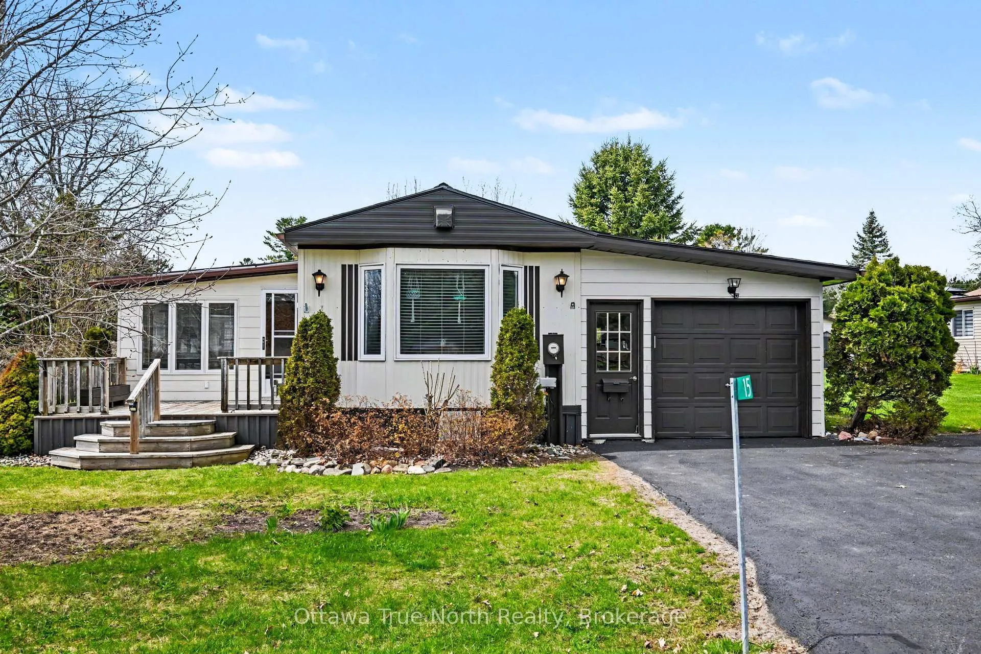 Photo 3 of 15 Hardwood Lane, McNab/Braeside, Mcnab/Braeside Twps — HOMEH