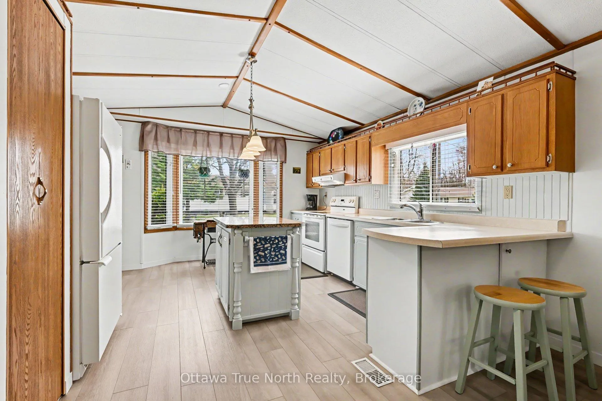 Photo 4 of 15 Hardwood Lane, McNab/Braeside, Mcnab/Braeside Twps — HOMEH