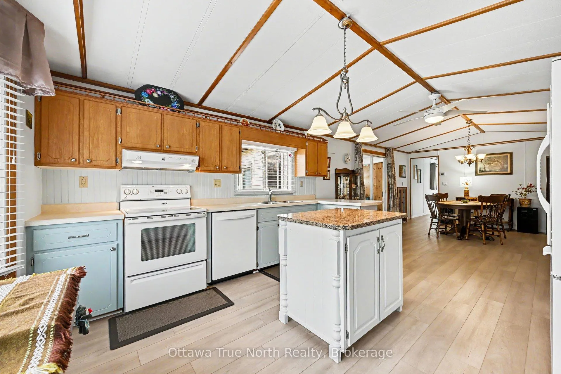 Photo 7 of 15 Hardwood Lane, McNab/Braeside, Mcnab/Braeside Twps — HOMEH