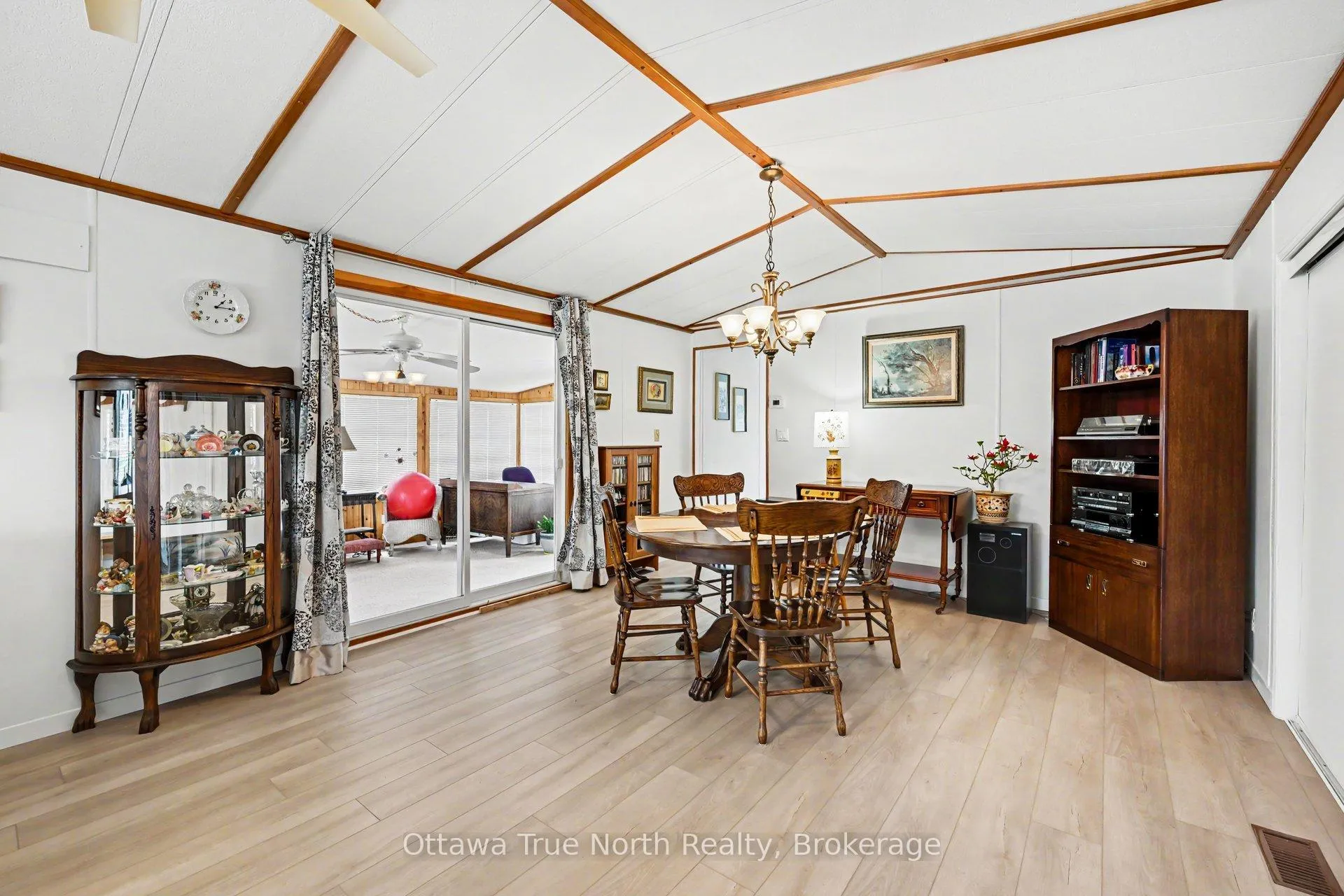 Photo 9 of 15 Hardwood Lane, McNab/Braeside, Mcnab/Braeside Twps — HOMEH