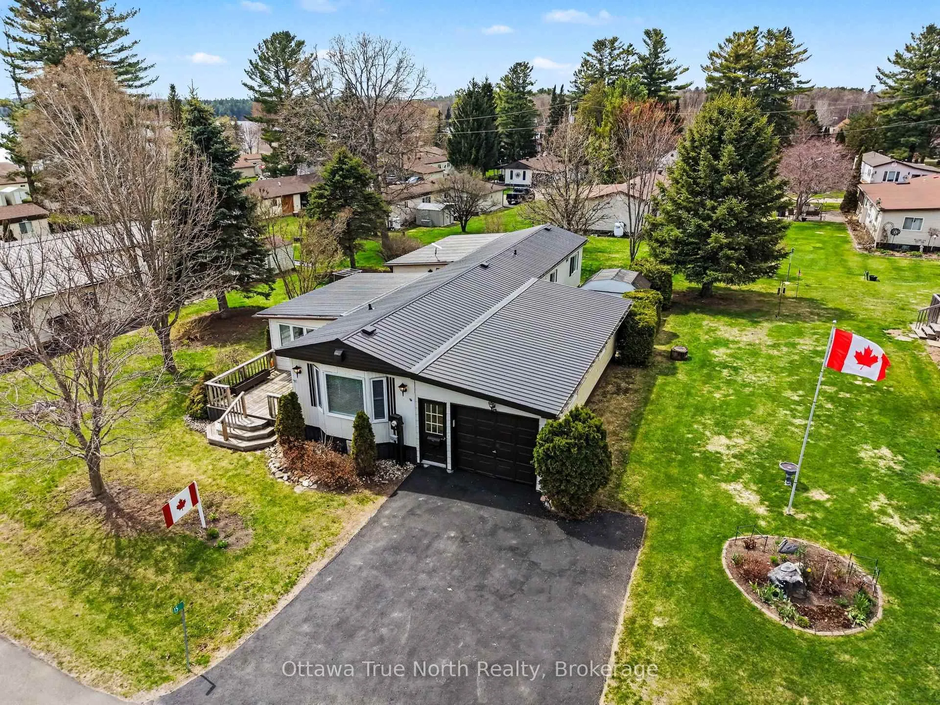 Photo 25 of 15 Hardwood Lane, McNab/Braeside, Mcnab/Braeside Twps — HOMEH