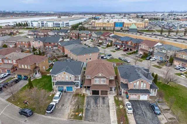 Photo 2 of 803 Khan Crescent, Mississauga, East Credit — HOMEH