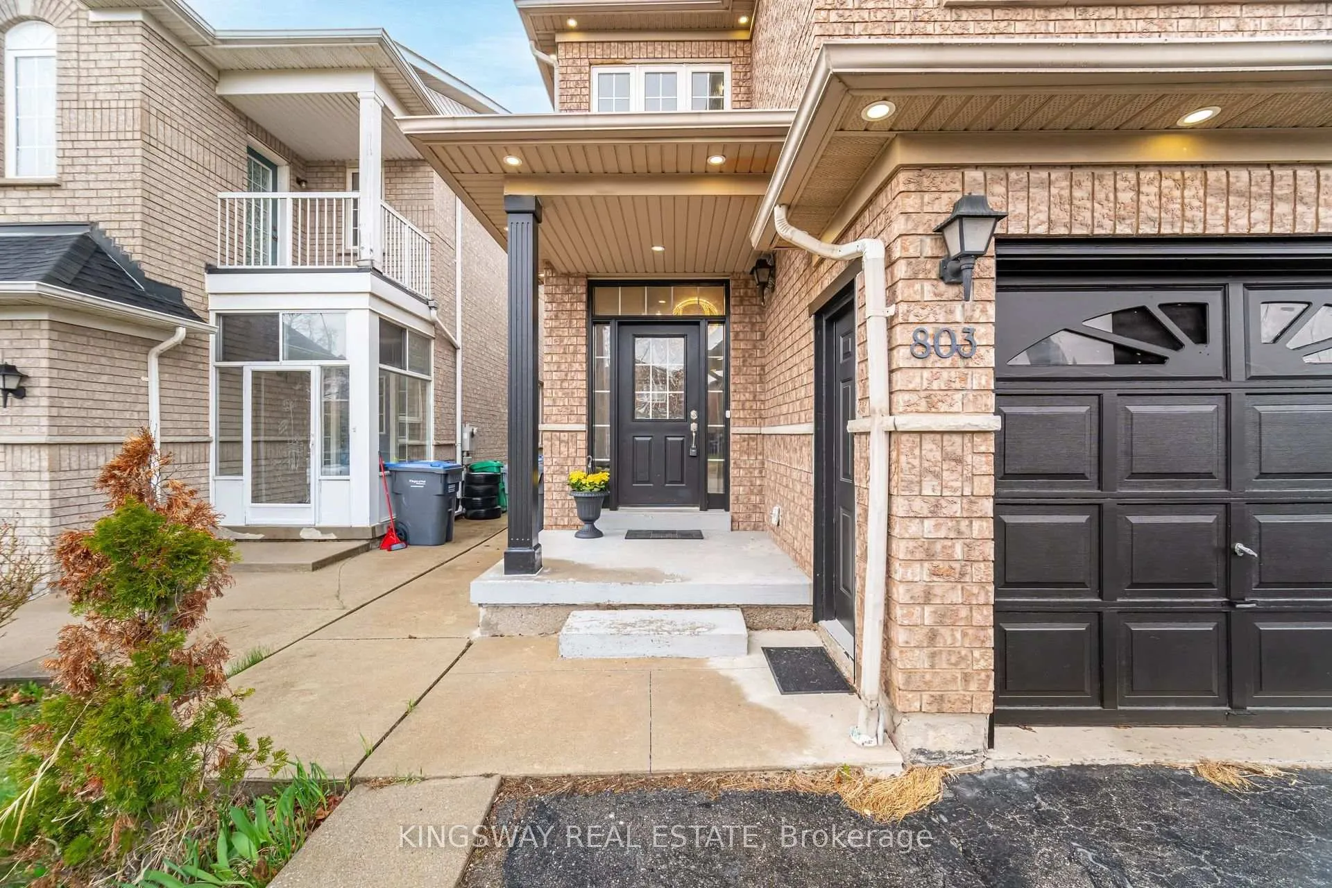 Photo 5 of 803 Khan Crescent, Mississauga, East Credit — HOMEH