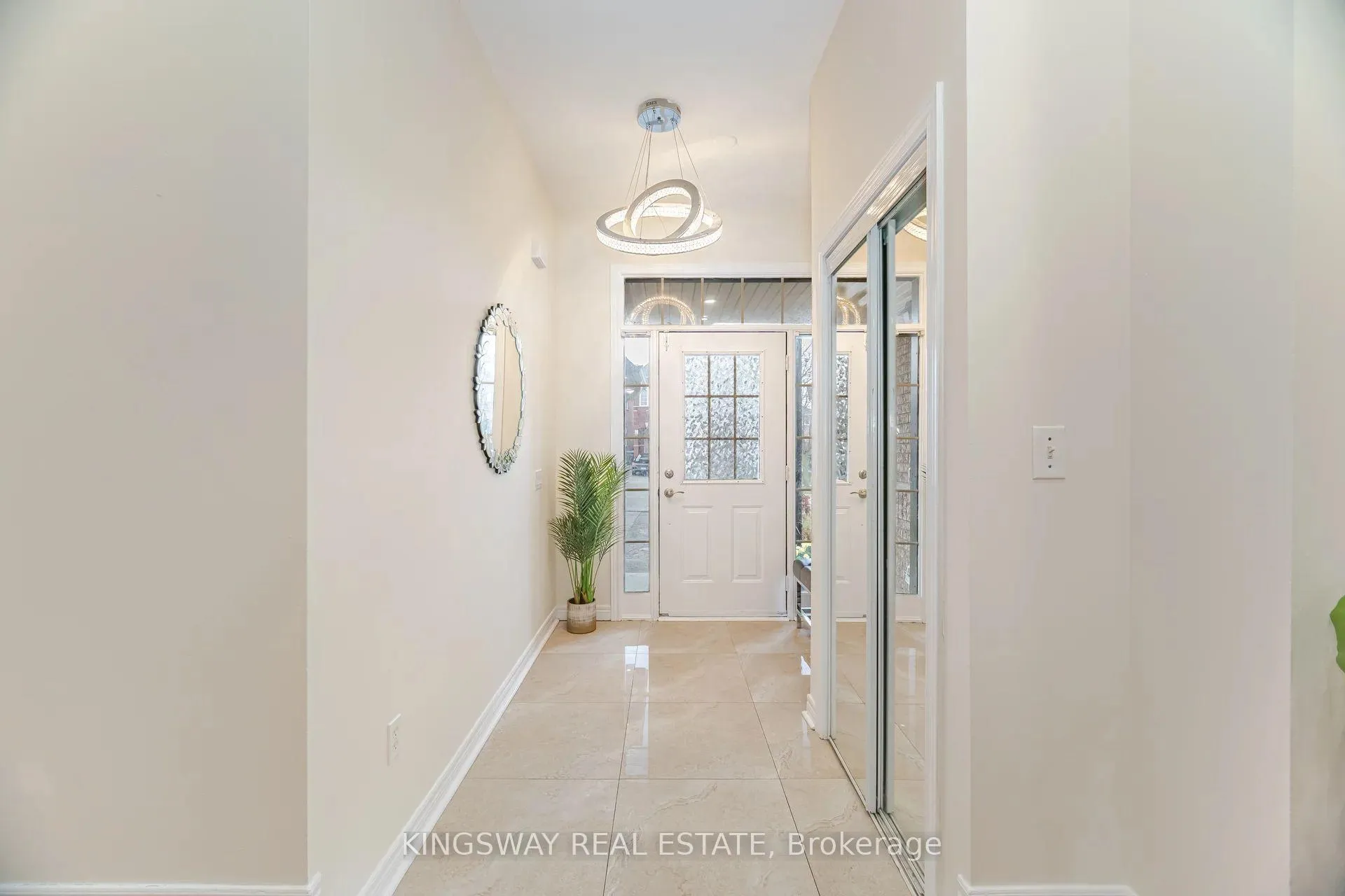 Photo 7 of 803 Khan Crescent, Mississauga, East Credit — HOMEH