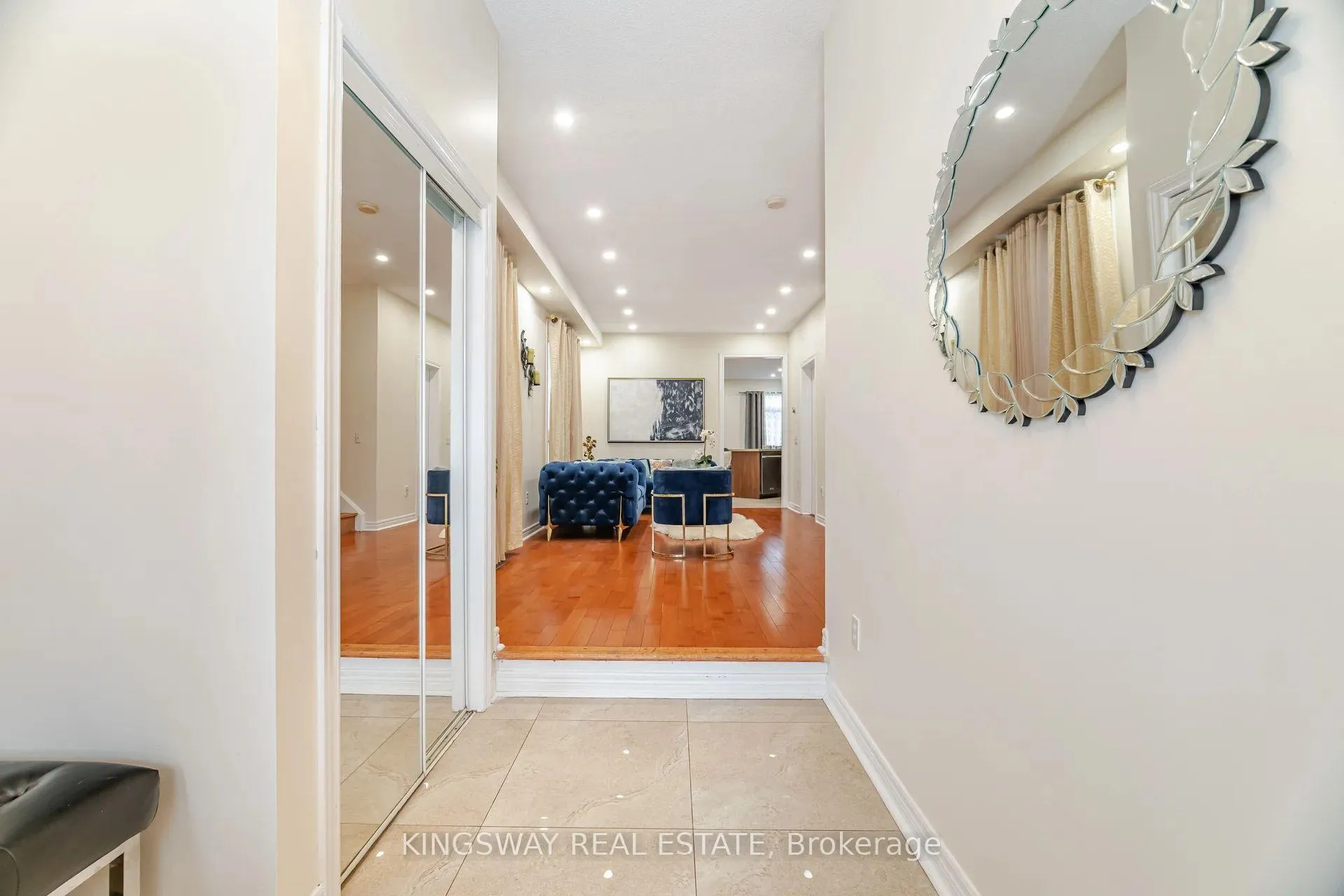 Photo 8 of 803 Khan Crescent, Mississauga, East Credit — HOMEH