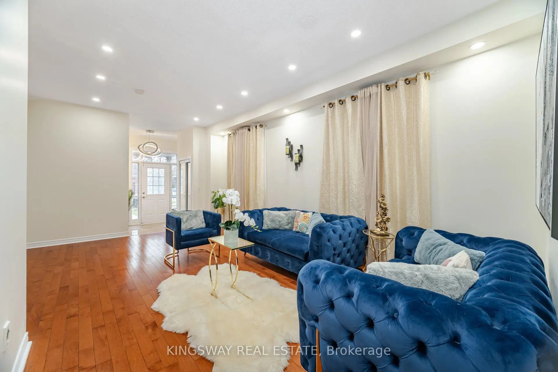 Photo 9 of 803 Khan Crescent, Mississauga, East Credit — HOMEH