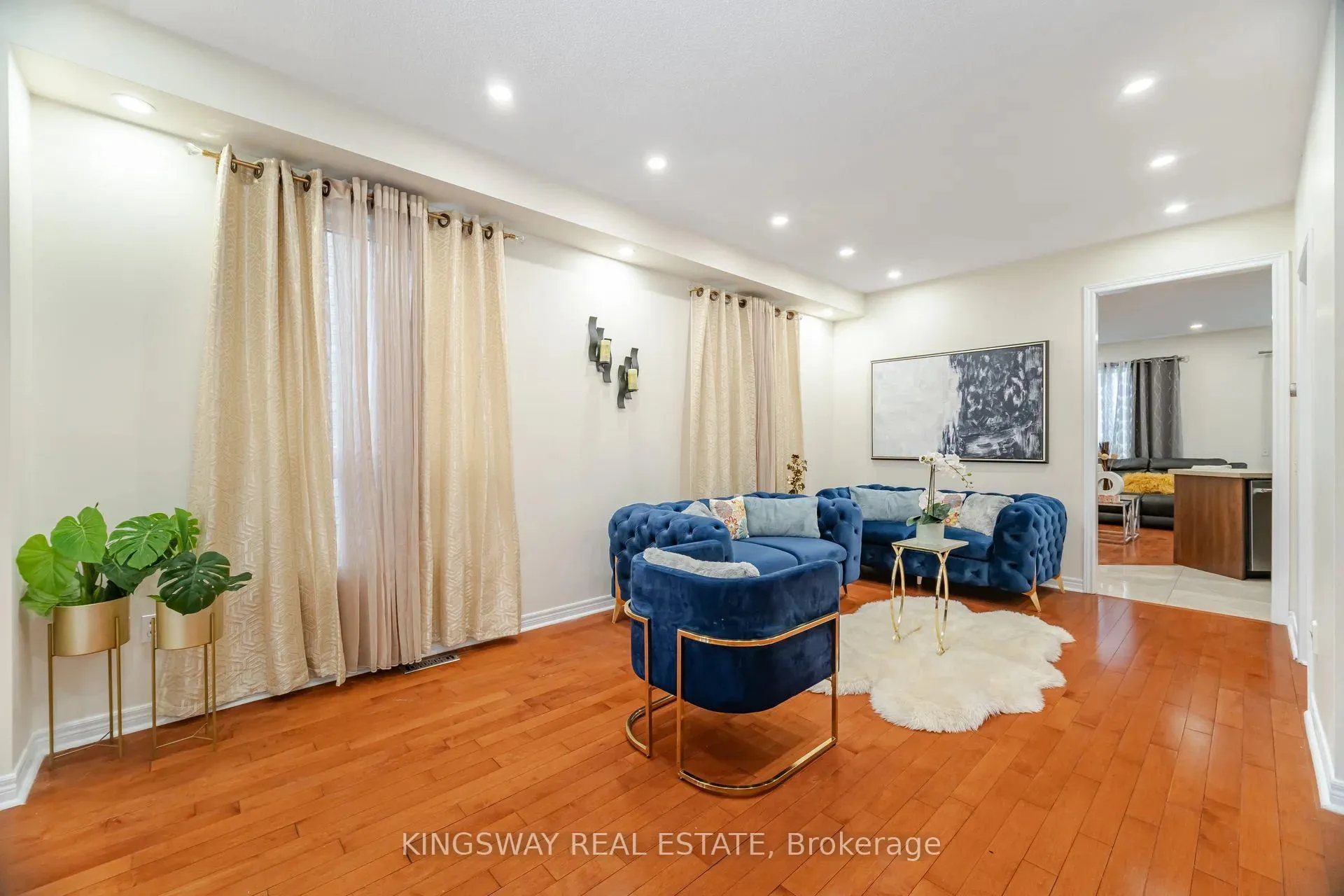 Photo 10 of 803 Khan Crescent, Mississauga, East Credit — HOMEH