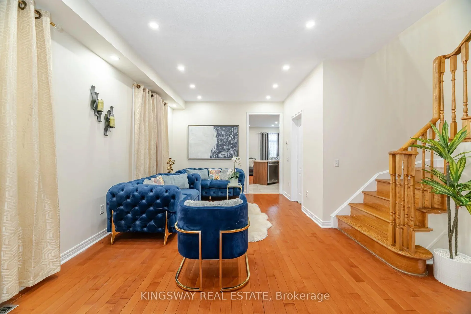 Photo 11 of 803 Khan Crescent, Mississauga, East Credit — HOMEH