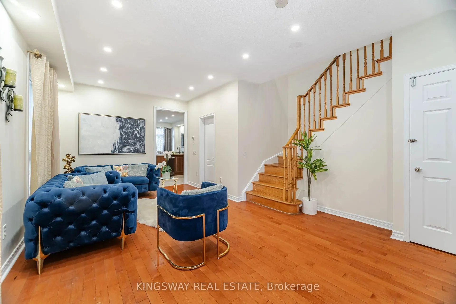 Photo 12 of 803 Khan Crescent, Mississauga, East Credit — HOMEH