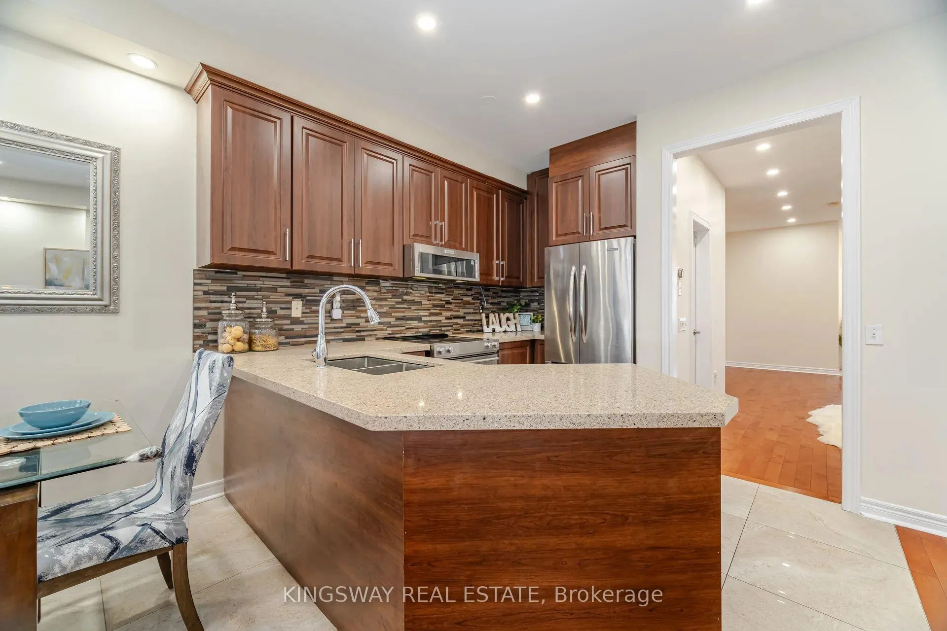Photo 13 of 803 Khan Crescent, Mississauga, East Credit — HOMEH