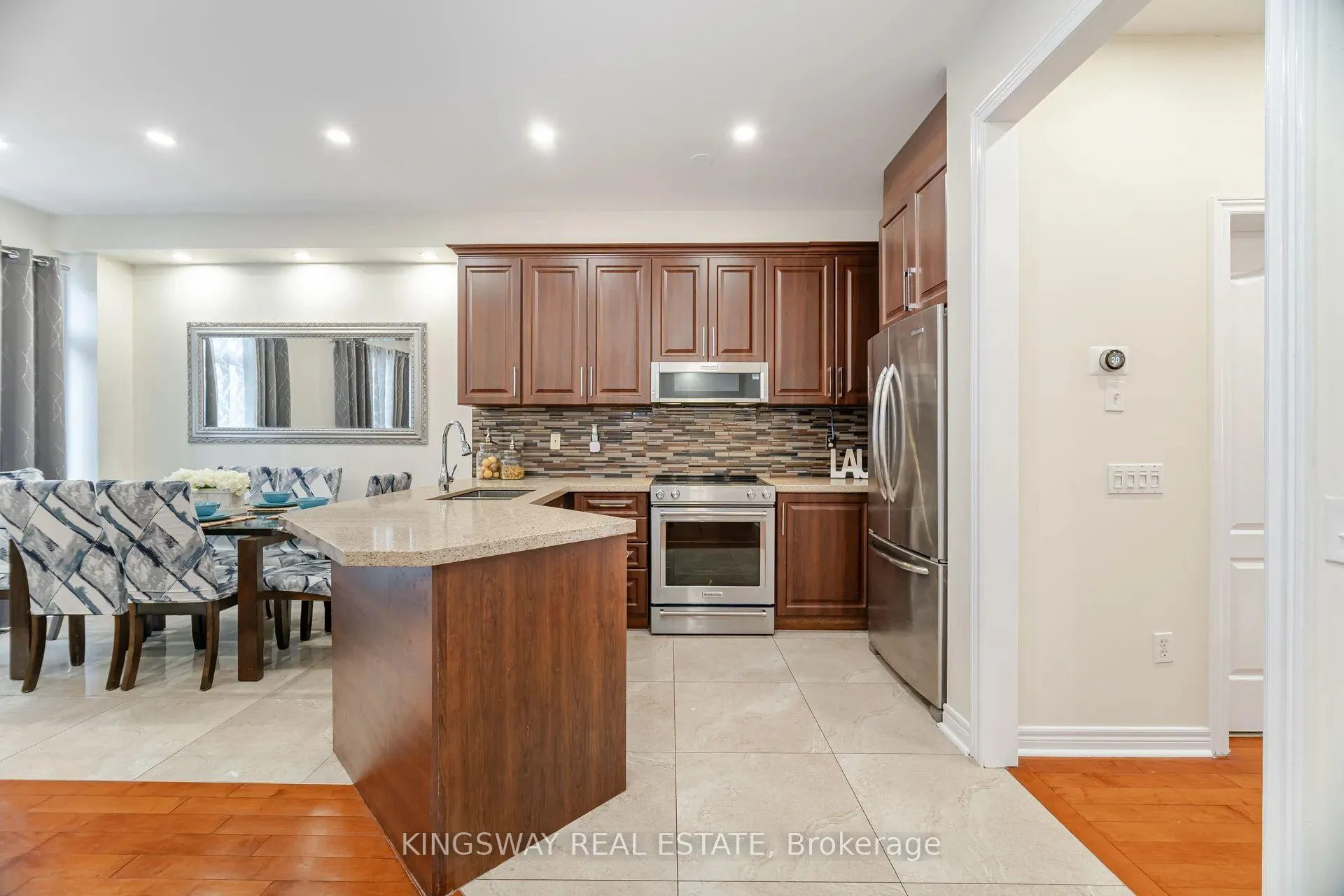 Photo 14 of 803 Khan Crescent, Mississauga, East Credit — HOMEH
