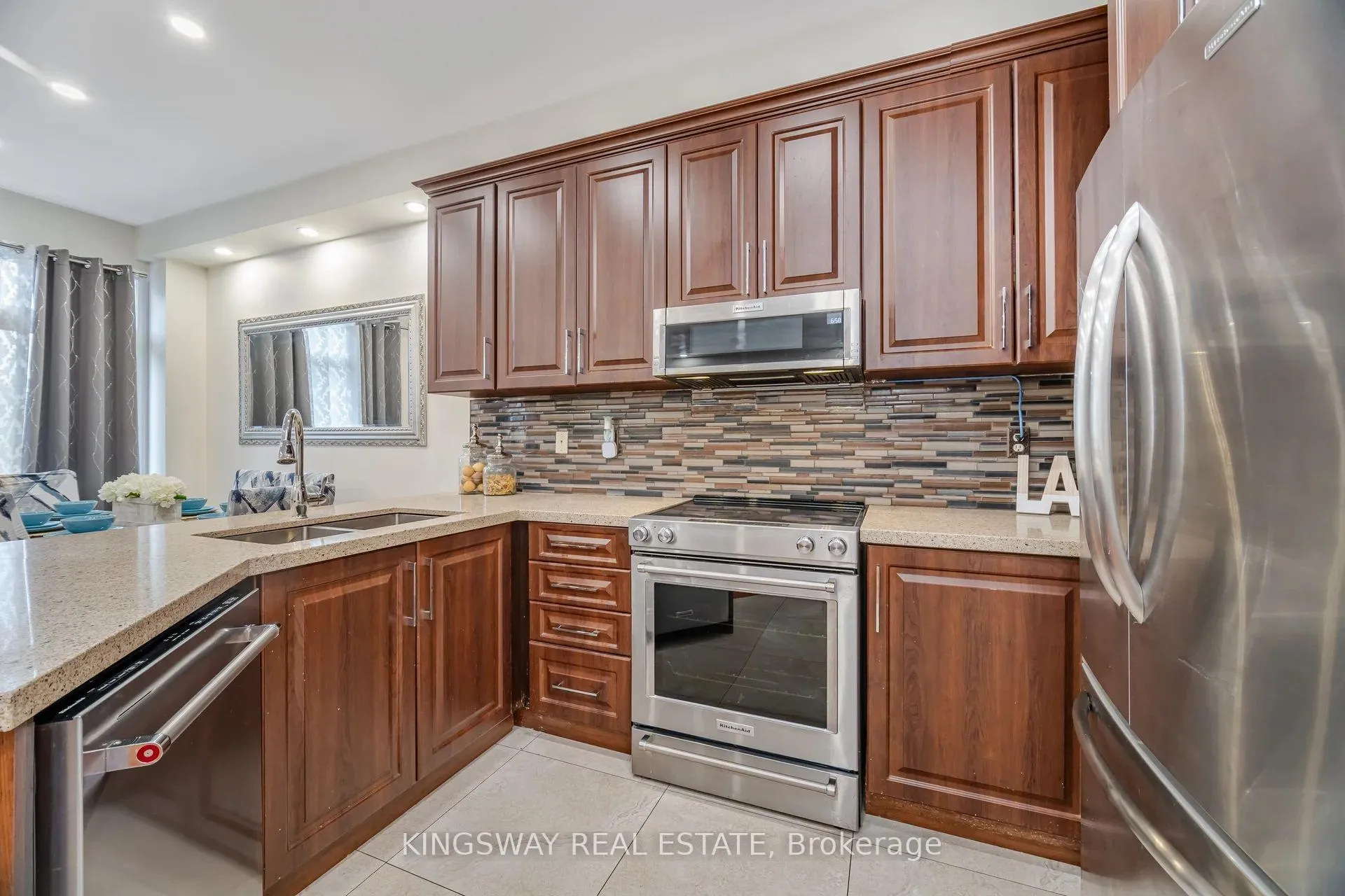Photo 15 of 803 Khan Crescent, Mississauga, East Credit — HOMEH