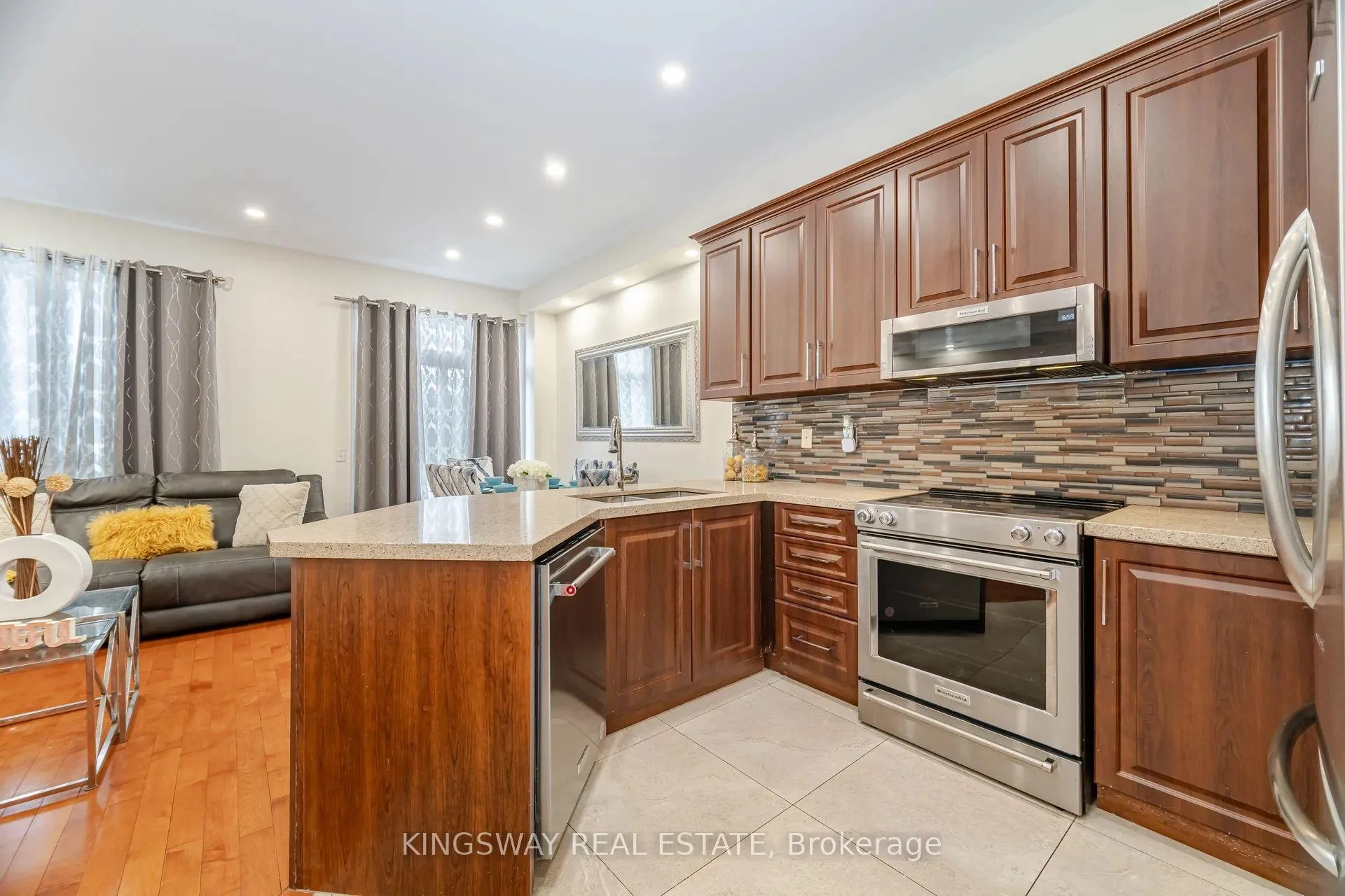 Photo 17 of 803 Khan Crescent, Mississauga, East Credit — HOMEH