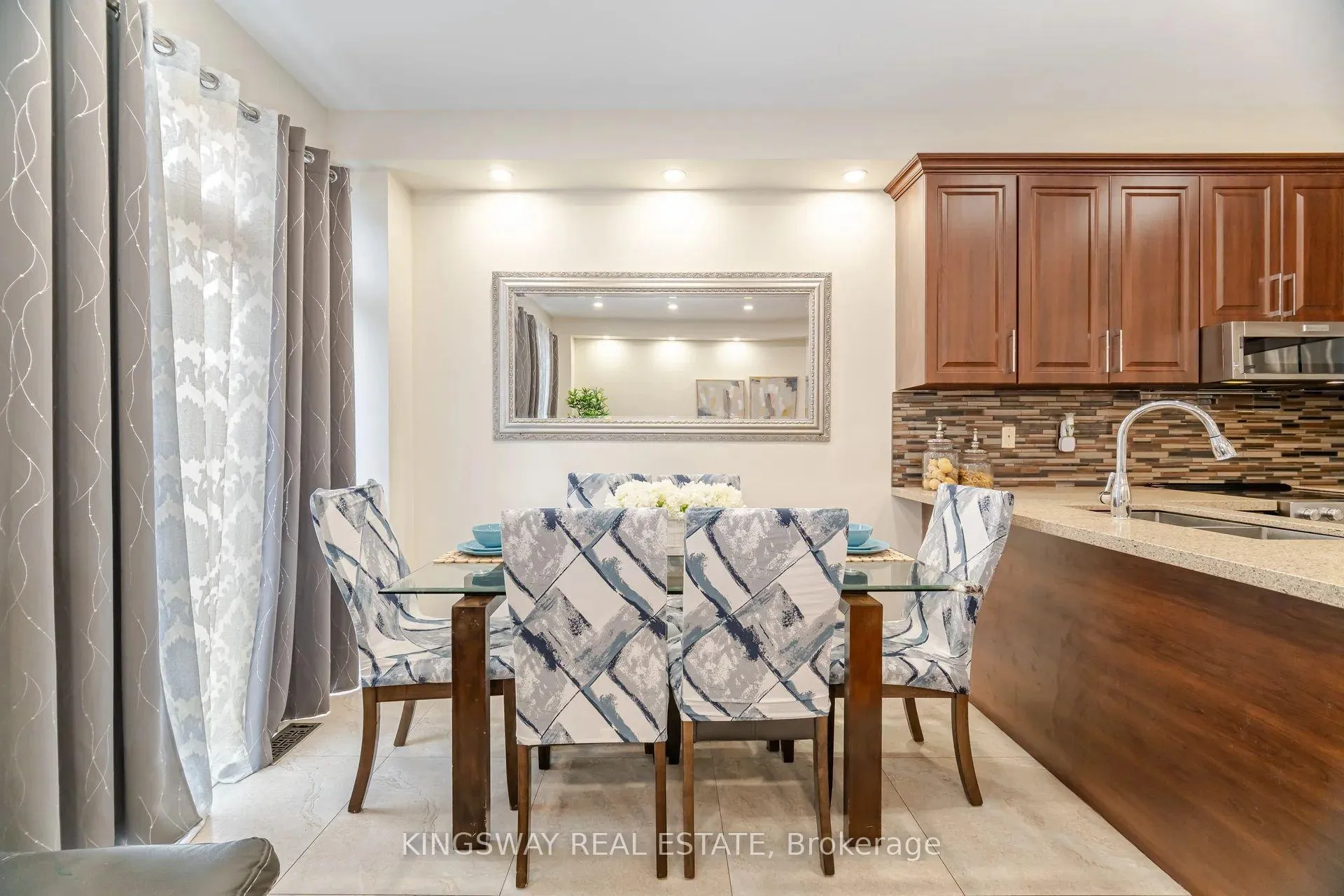Photo 18 of 803 Khan Crescent, Mississauga, East Credit — HOMEH
