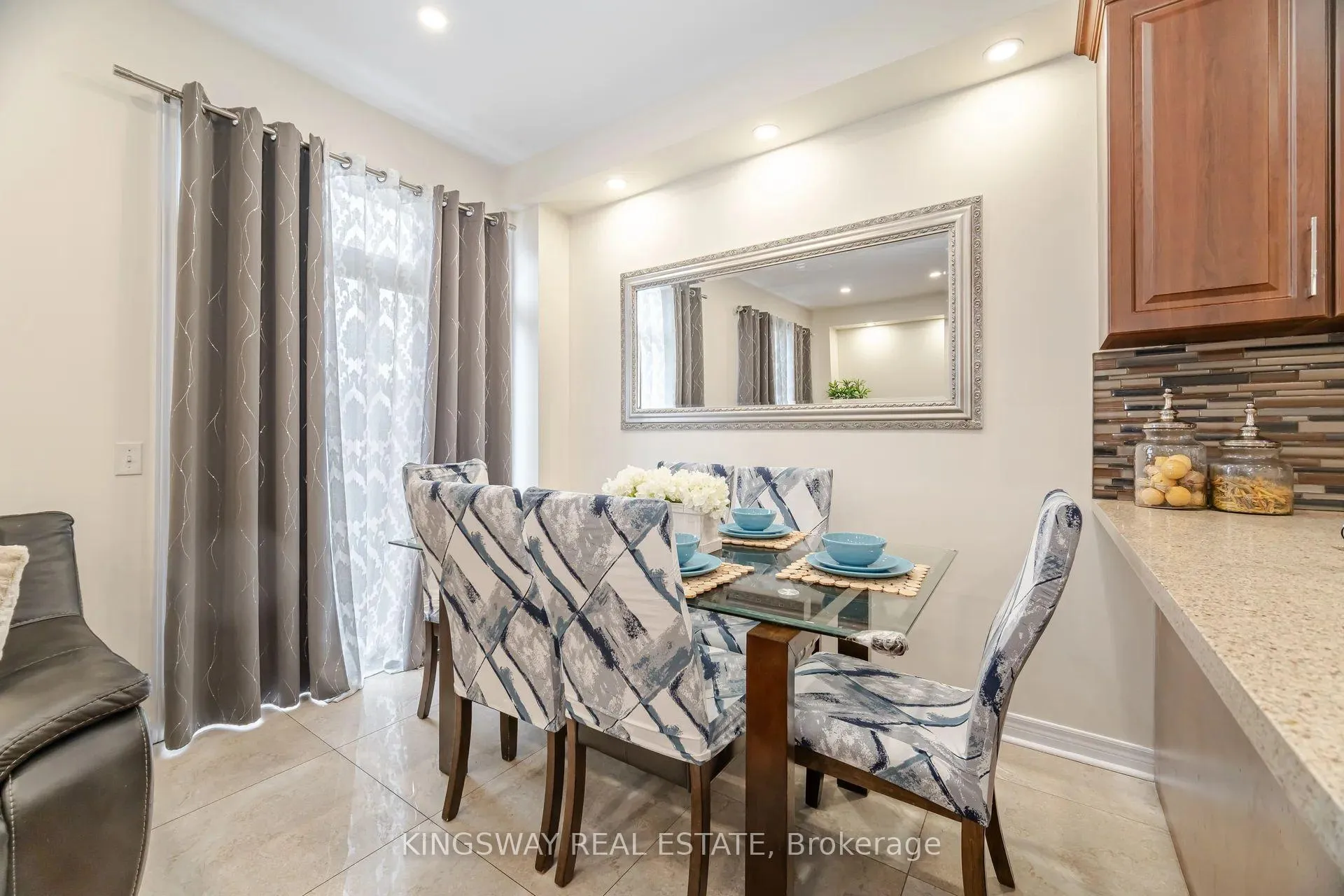 Photo 19 of 803 Khan Crescent, Mississauga, East Credit — HOMEH