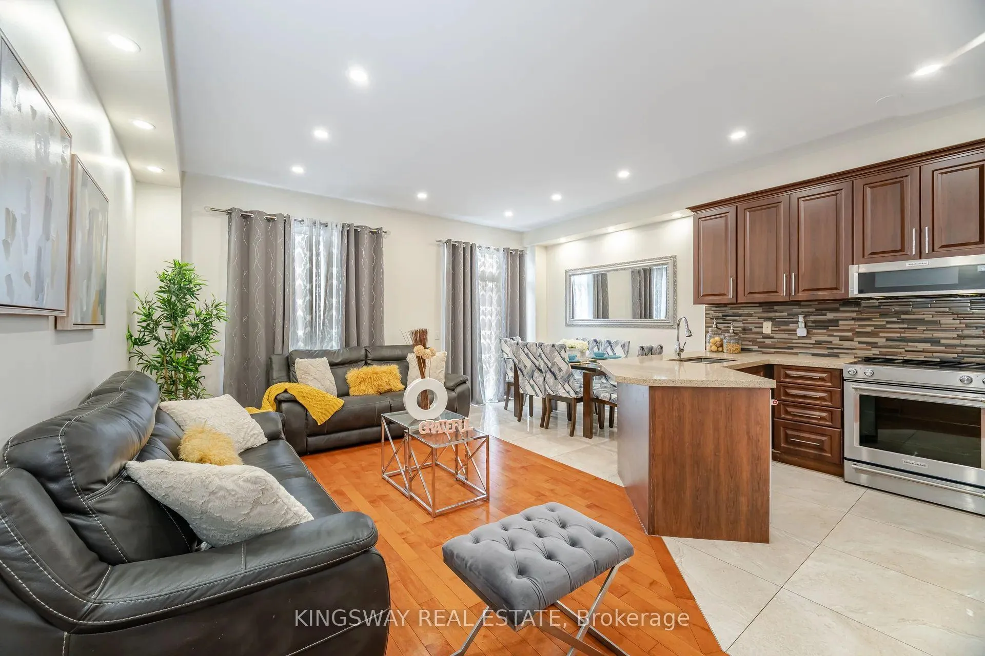 Photo 21 of 803 Khan Crescent, Mississauga, East Credit — HOMEH