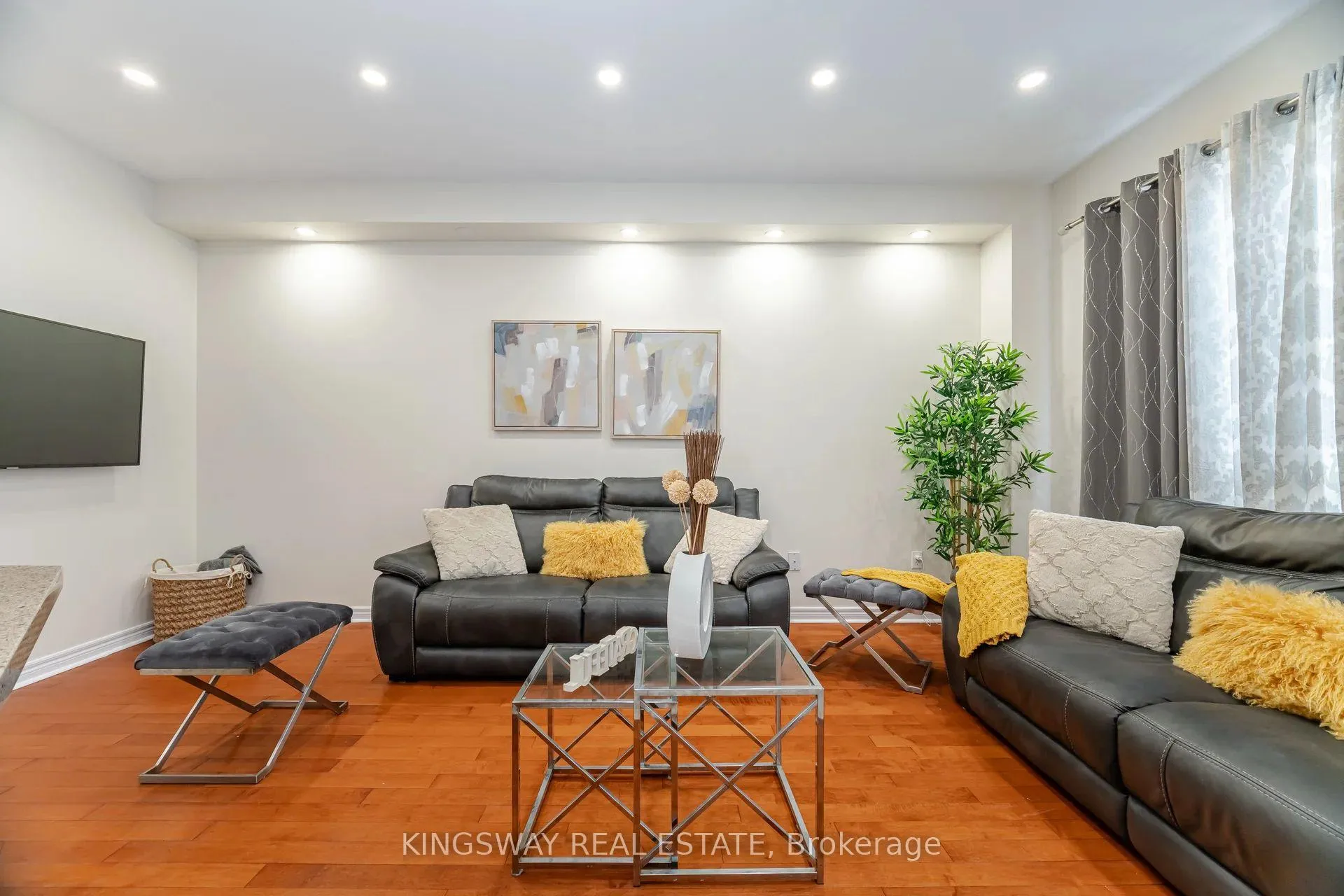 Photo 23 of 803 Khan Crescent, Mississauga, East Credit — HOMEH