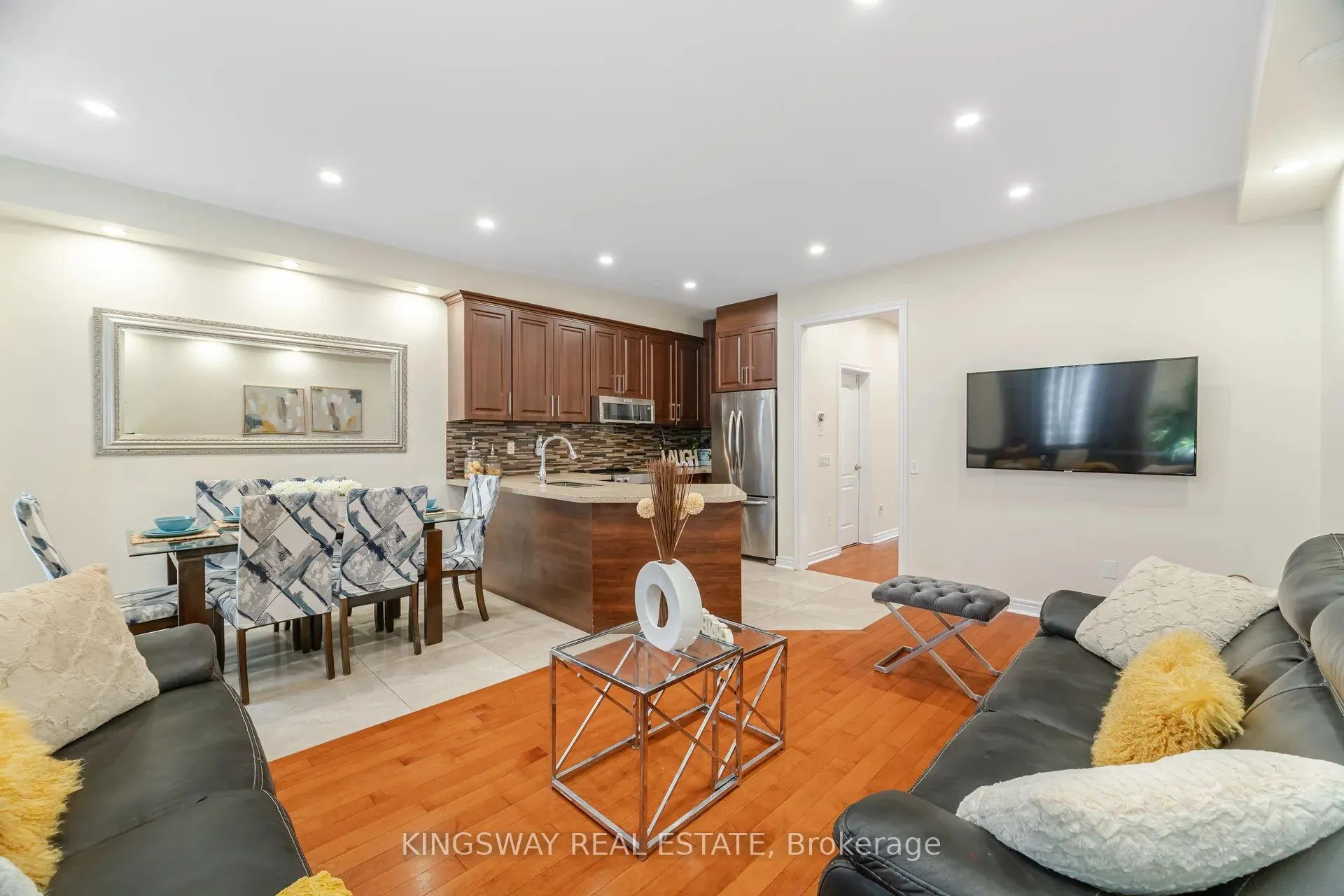 Photo 24 of 803 Khan Crescent, Mississauga, East Credit — HOMEH