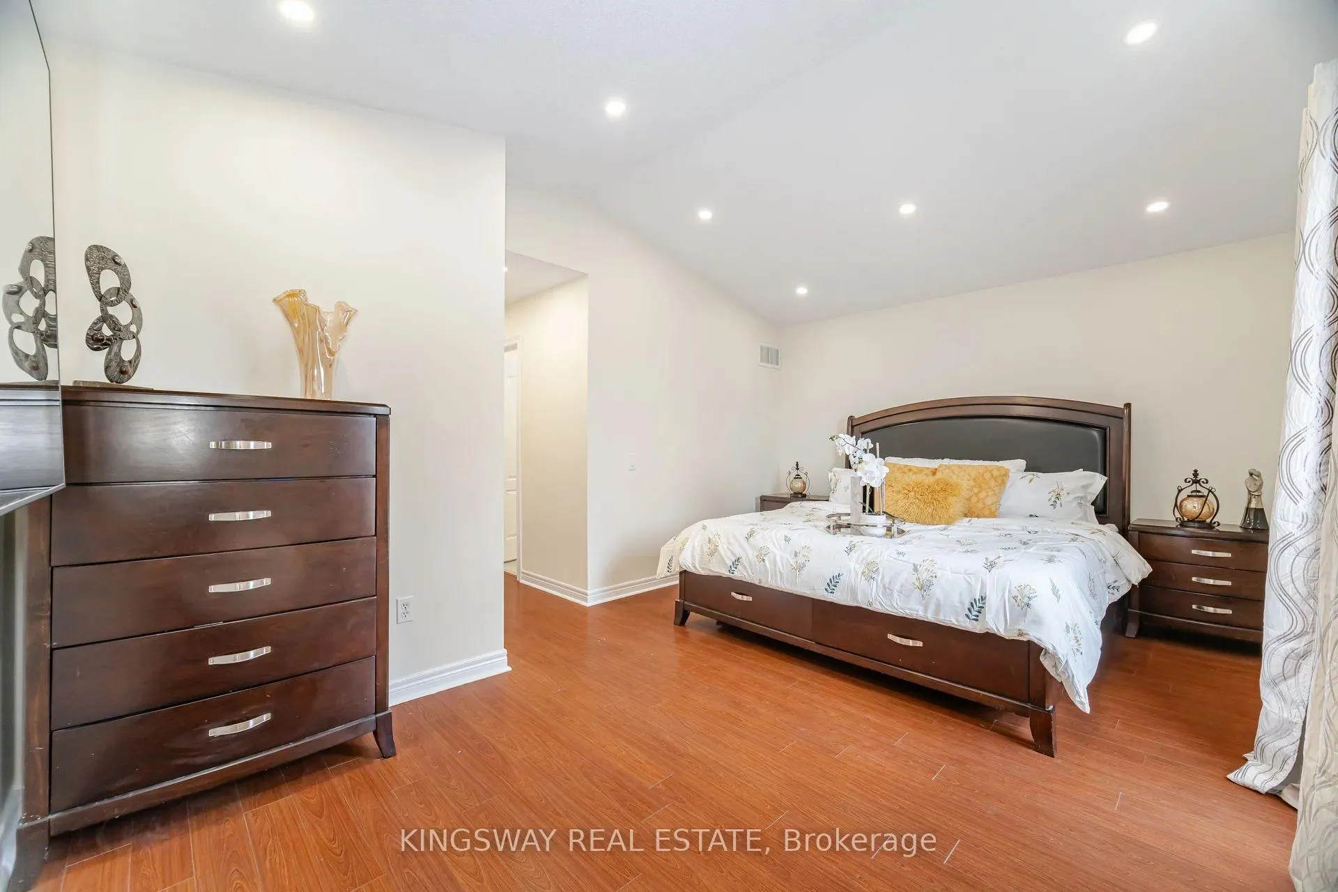 Photo 26 of 803 Khan Crescent, Mississauga, East Credit — HOMEH