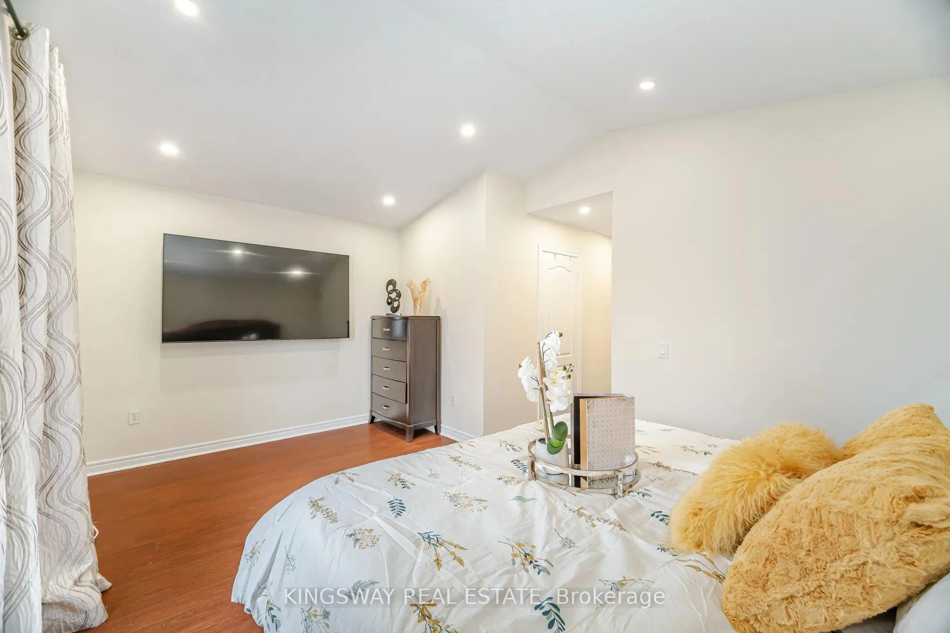 Photo 28 of 803 Khan Crescent, Mississauga, East Credit — HOMEH