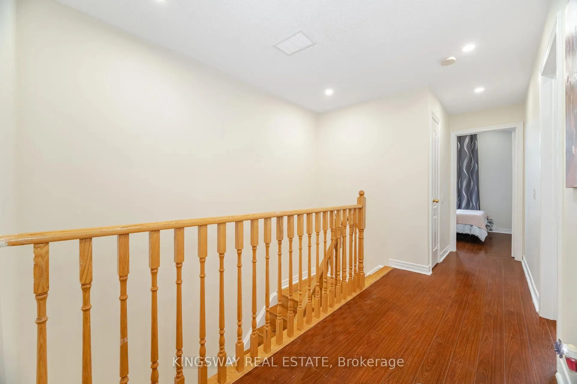 Photo 31 of 803 Khan Crescent, Mississauga, East Credit — HOMEH