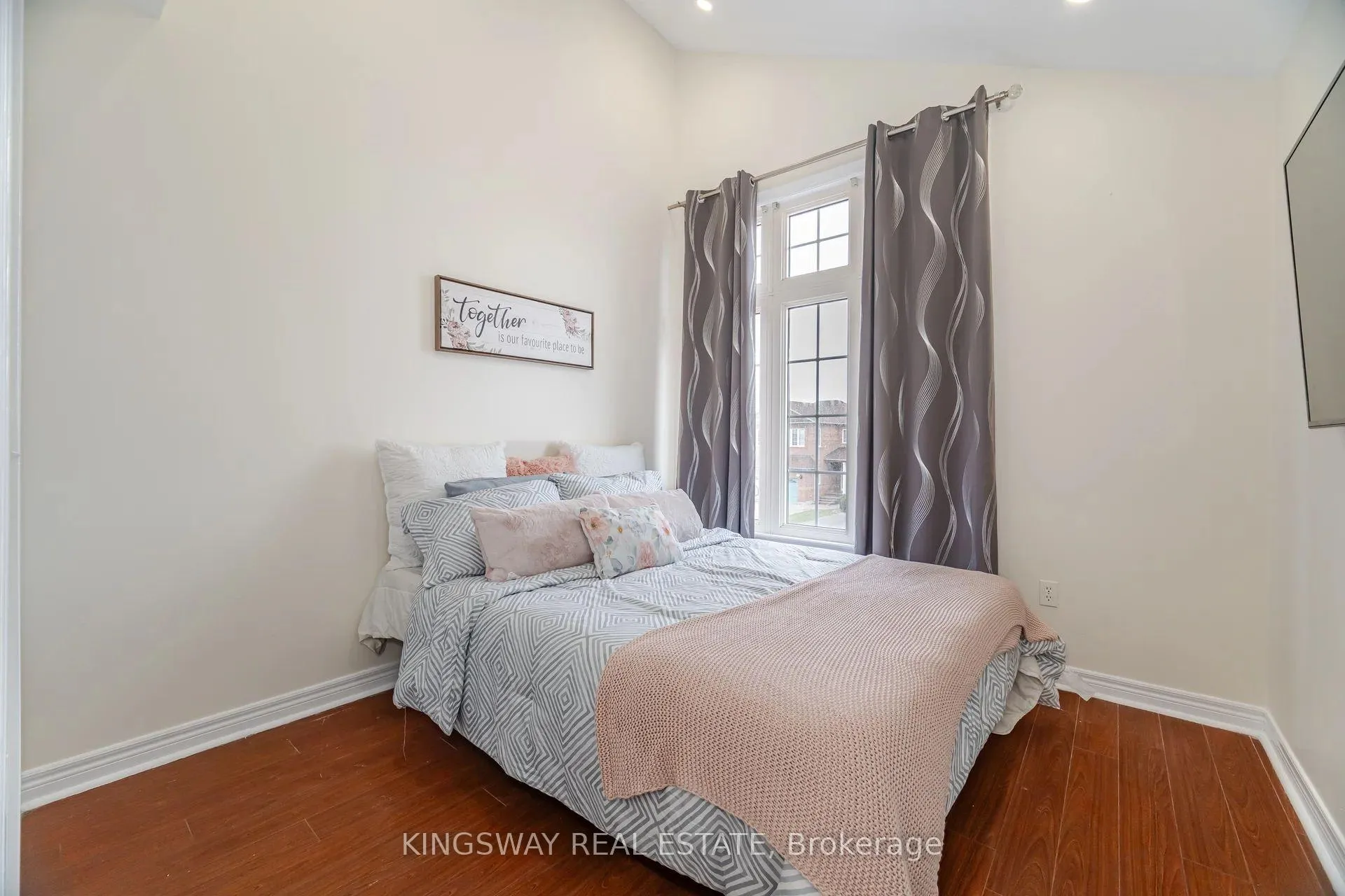 Photo 32 of 803 Khan Crescent, Mississauga, East Credit — HOMEH