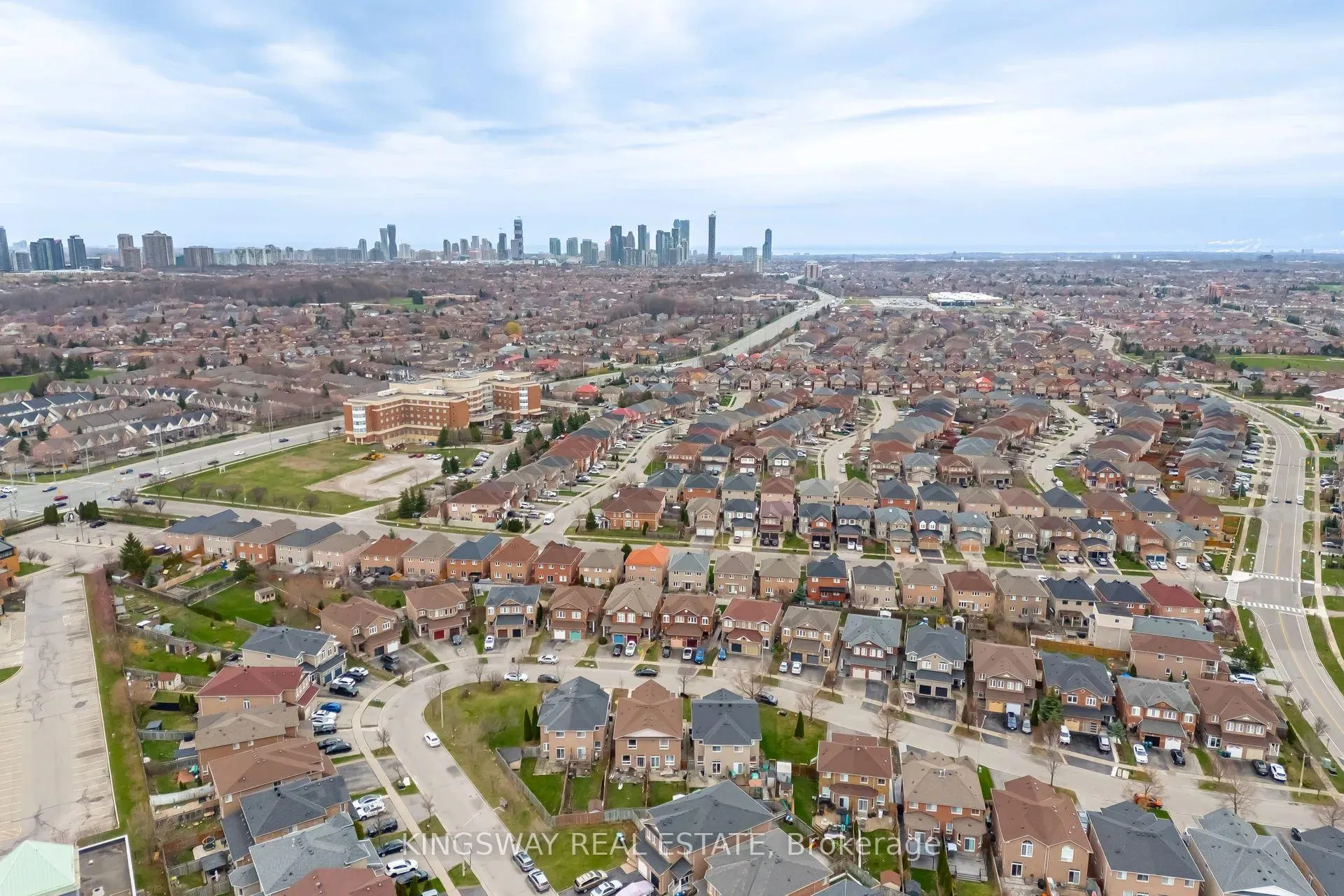 Photo 45 of 803 Khan Crescent, Mississauga, East Credit — HOMEH
