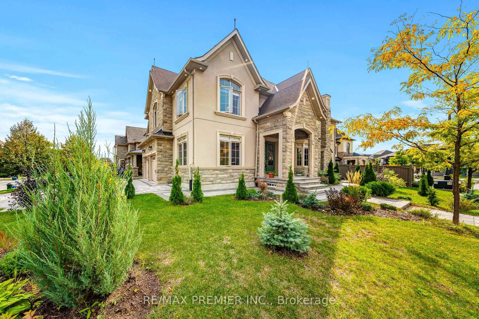 Photo 2 of 28 Rivoli Drive, Vaughan, Vellore Village — HOMEH
