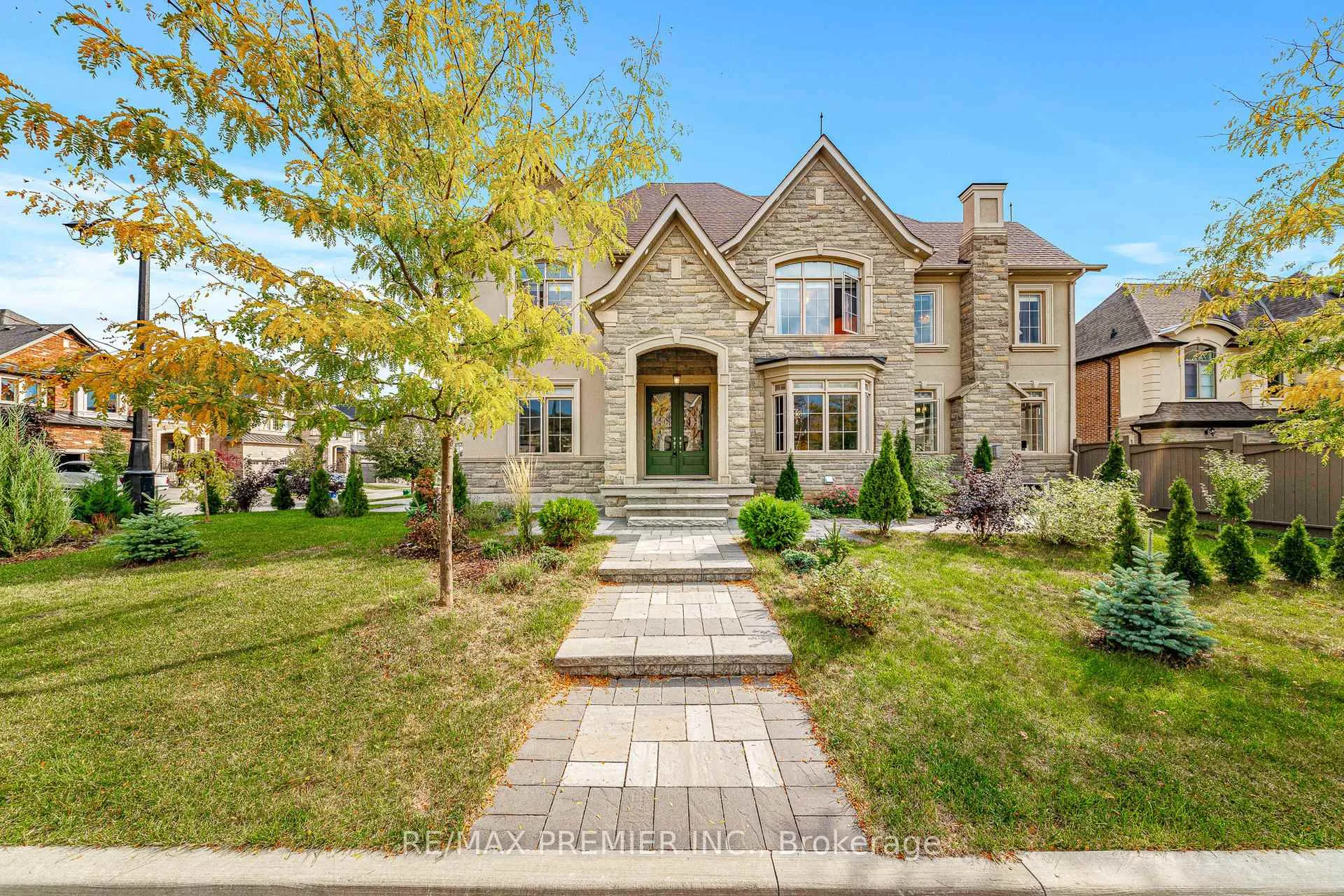 Photo 4 of 28 Rivoli Drive, Vaughan, Vellore Village — HOMEH