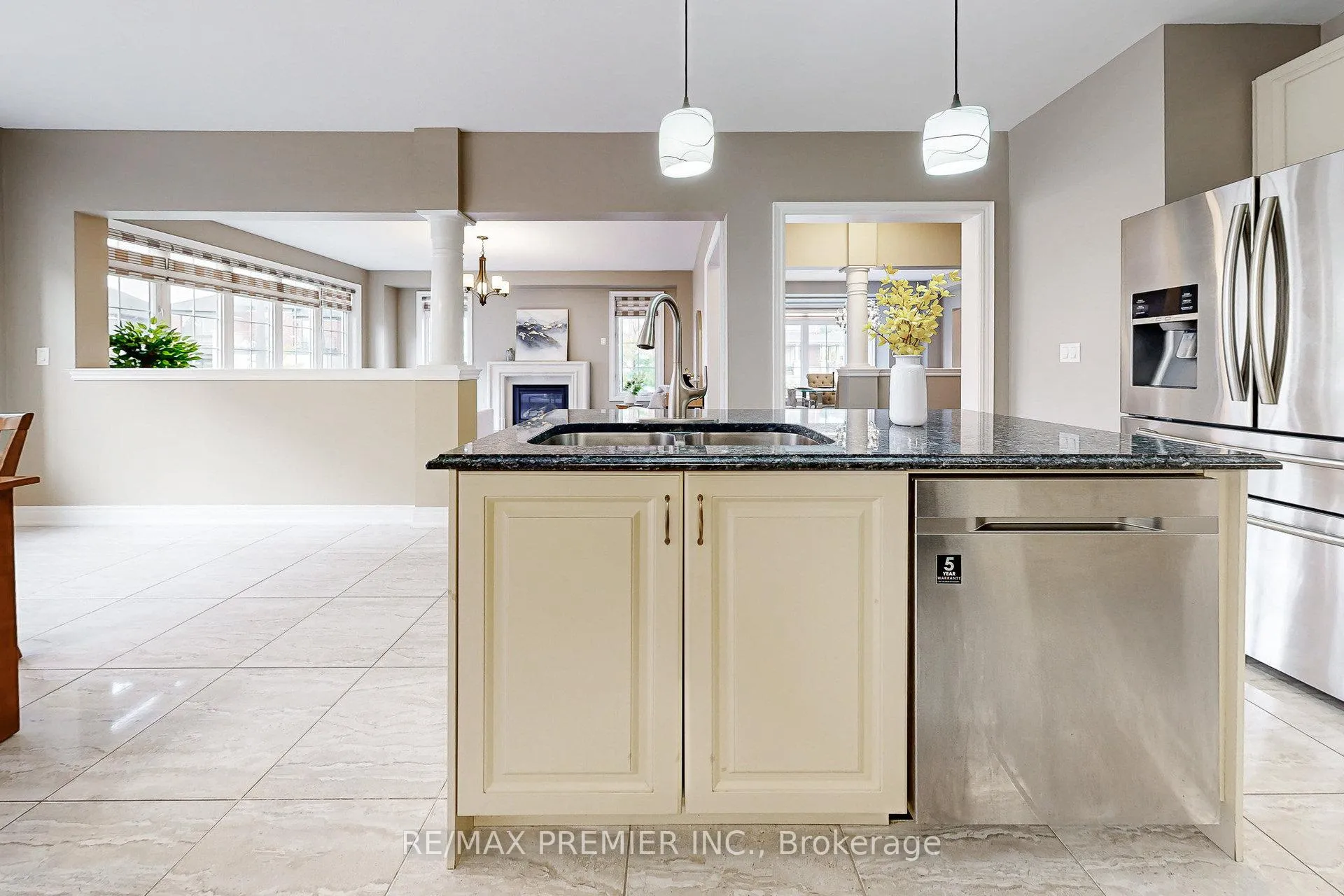 Photo 17 of 28 Rivoli Drive, Vaughan, Vellore Village — HOMEH