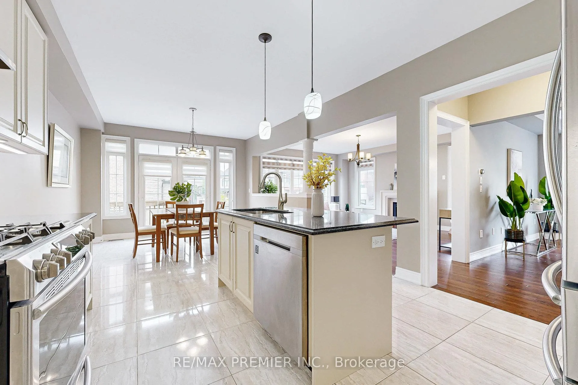 Photo 18 of 28 Rivoli Drive, Vaughan, Vellore Village — HOMEH