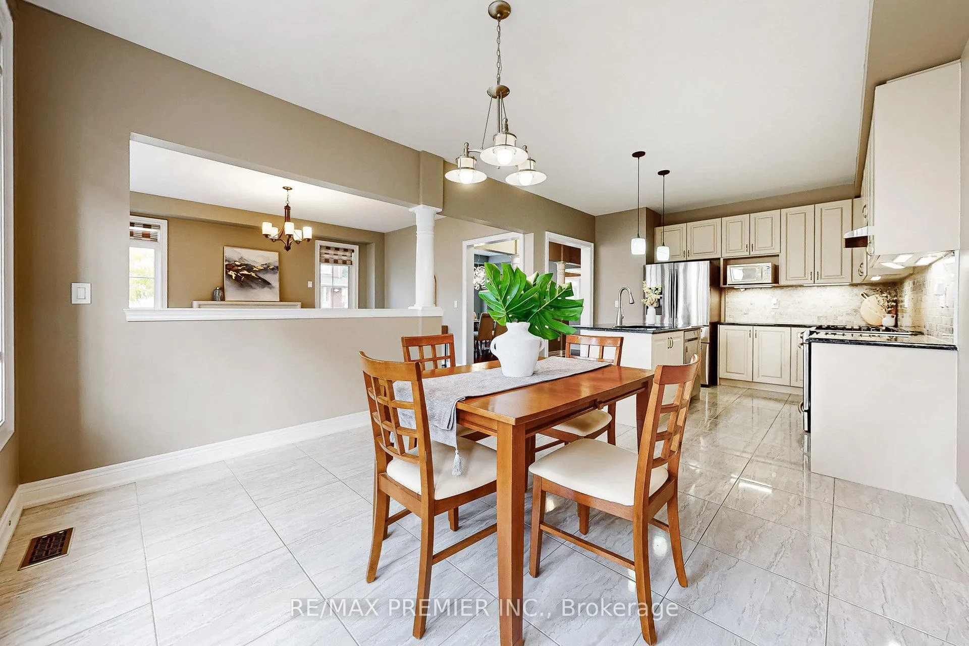 Photo 20 of 28 Rivoli Drive, Vaughan, Vellore Village — HOMEH
