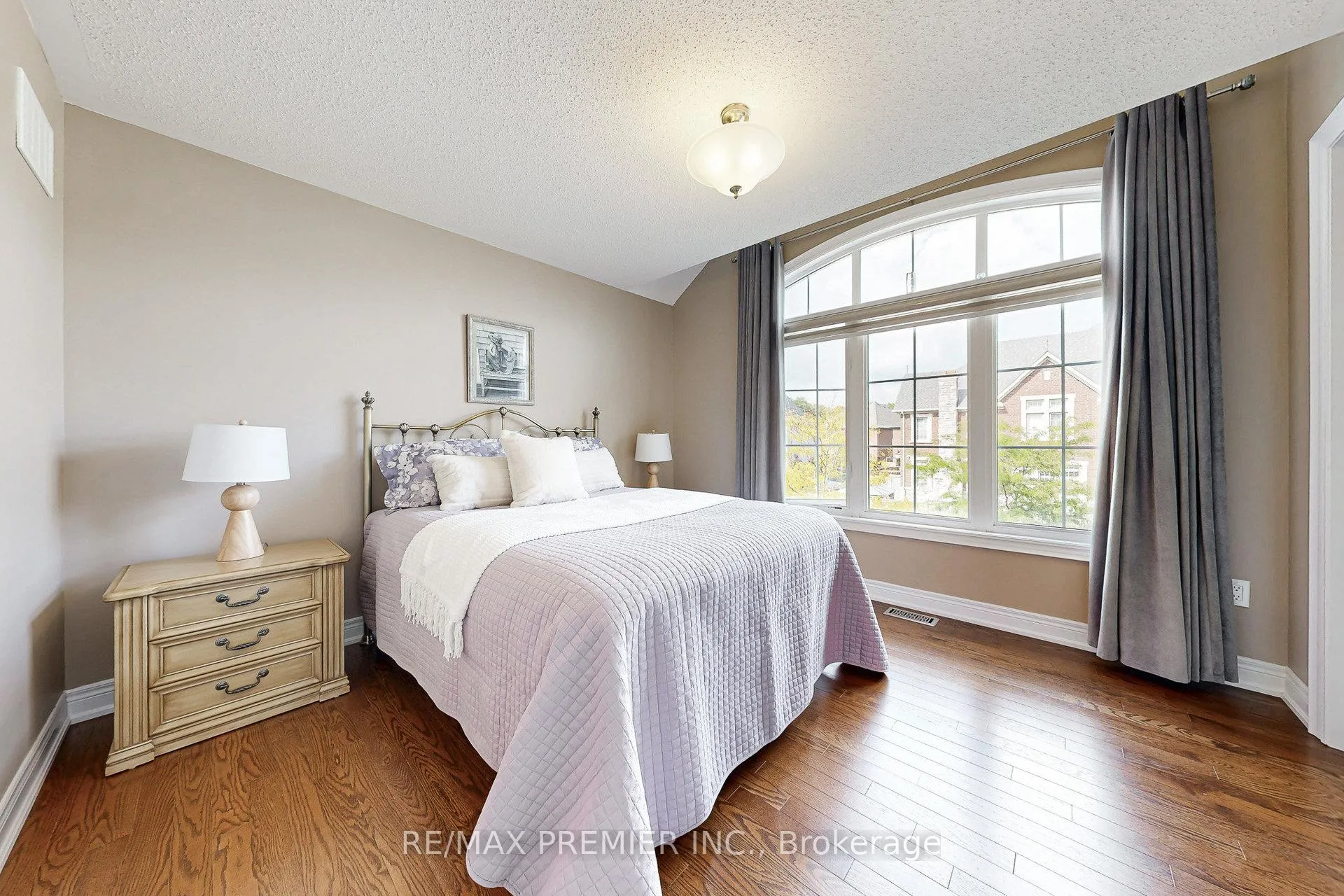 Photo 27 of 28 Rivoli Drive, Vaughan, Vellore Village — HOMEH