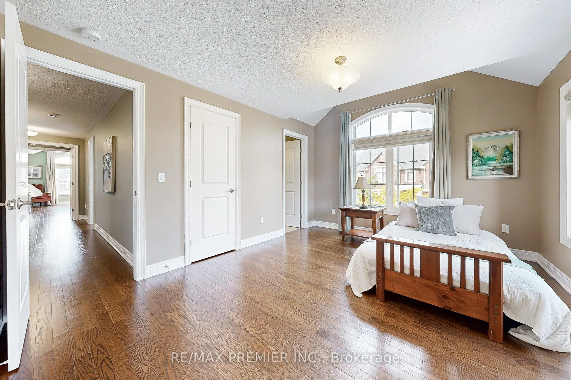 Photo 32 of 28 Rivoli Drive, Vaughan, Vellore Village — HOMEH