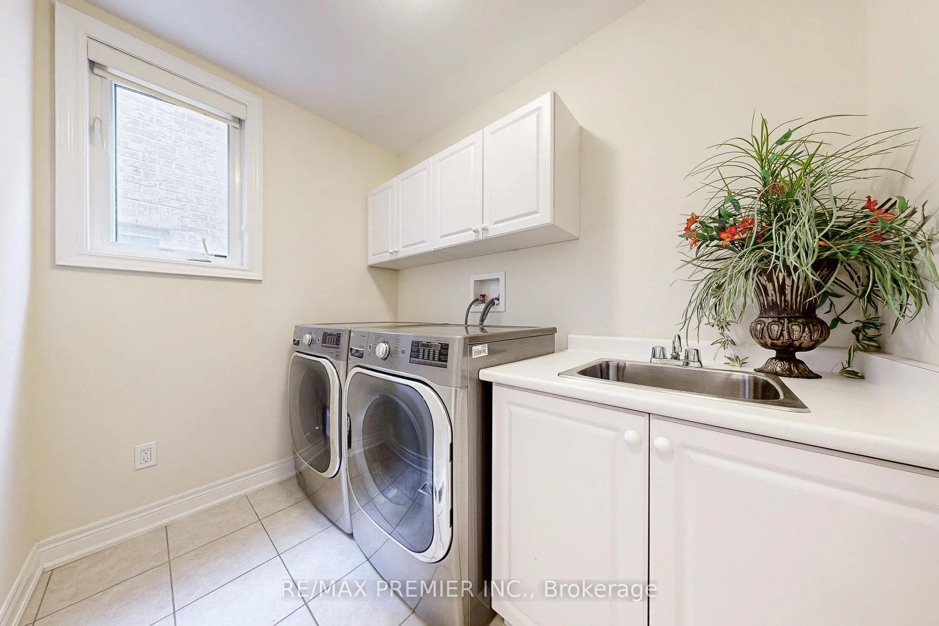 Photo 35 of 28 Rivoli Drive, Vaughan, Vellore Village — HOMEH