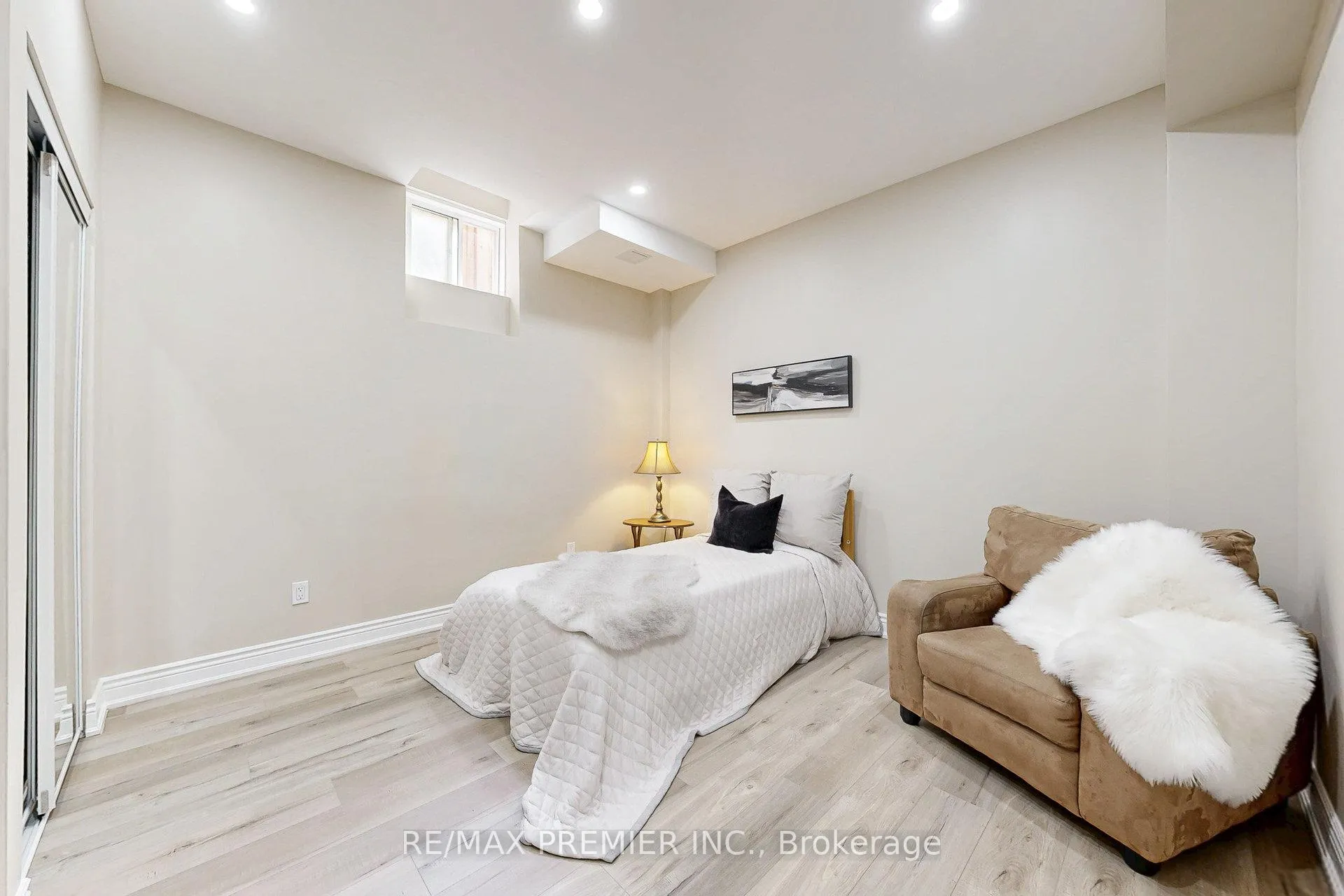 Photo 42 of 28 Rivoli Drive, Vaughan, Vellore Village — HOMEH