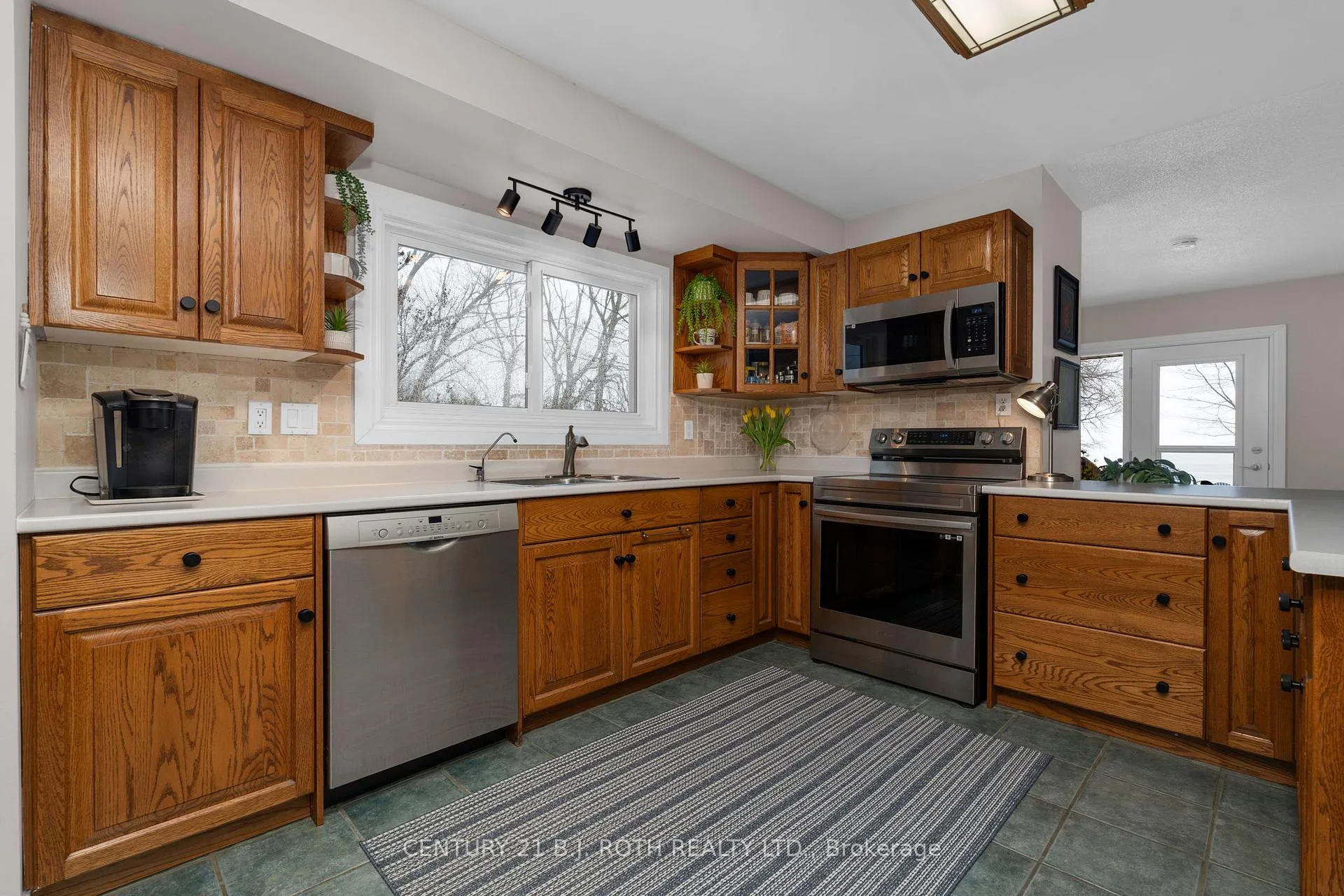 Photo 9 of 31 O'Connell Lane, Oro-Medonte, Rural Oro-Medonte — HOMEH