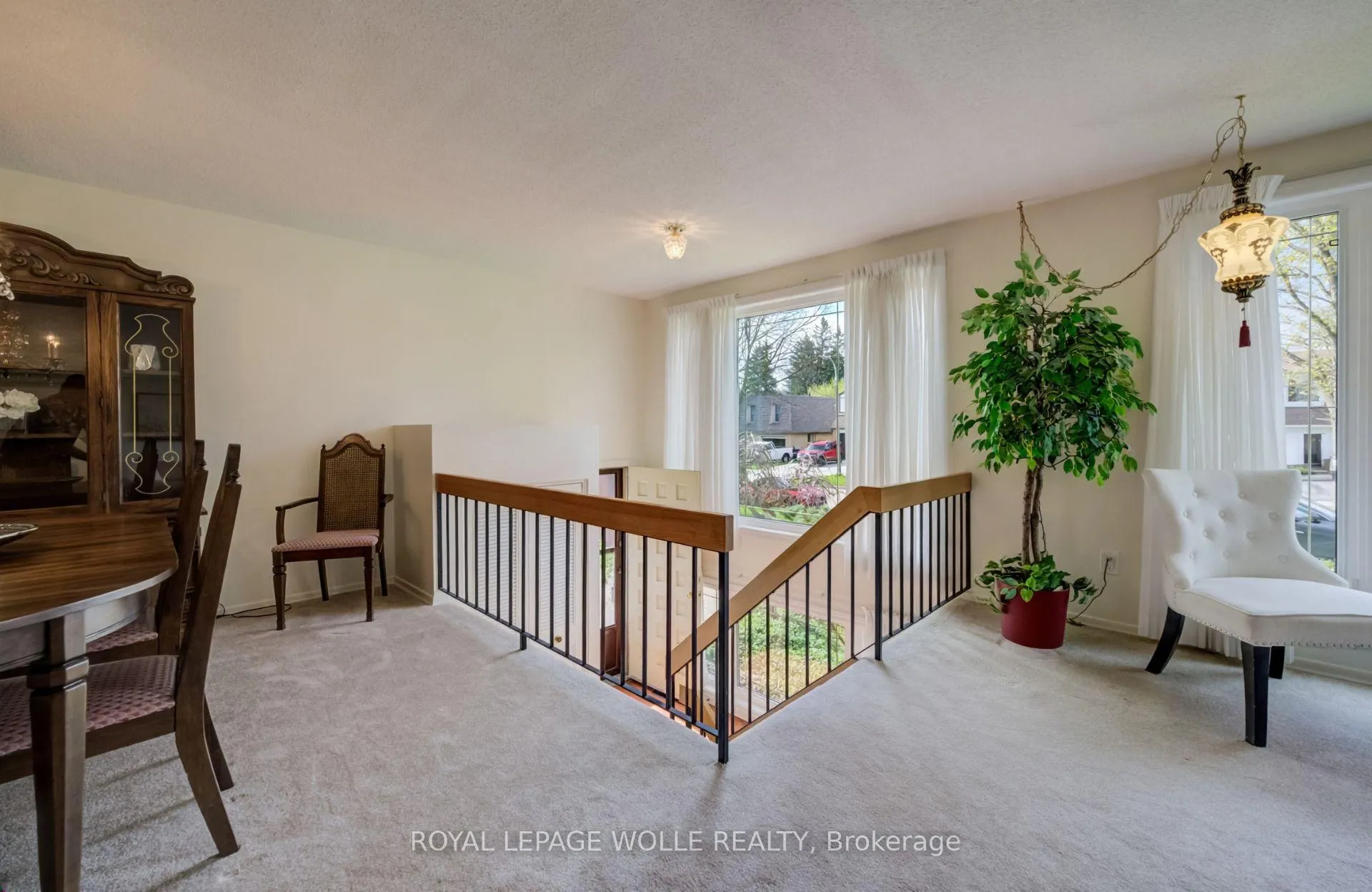 Photo 5 of 51 Underhill Crescent, Kitchener — HOMEH