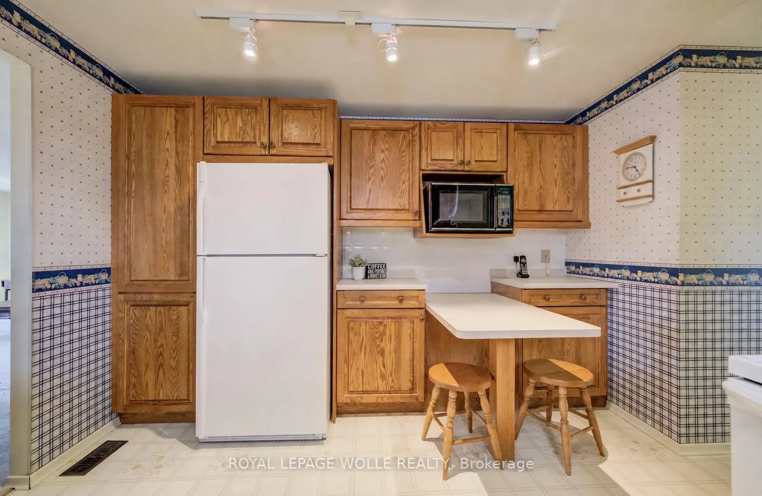 Photo 11 of 51 Underhill Crescent, Kitchener — HOMEH