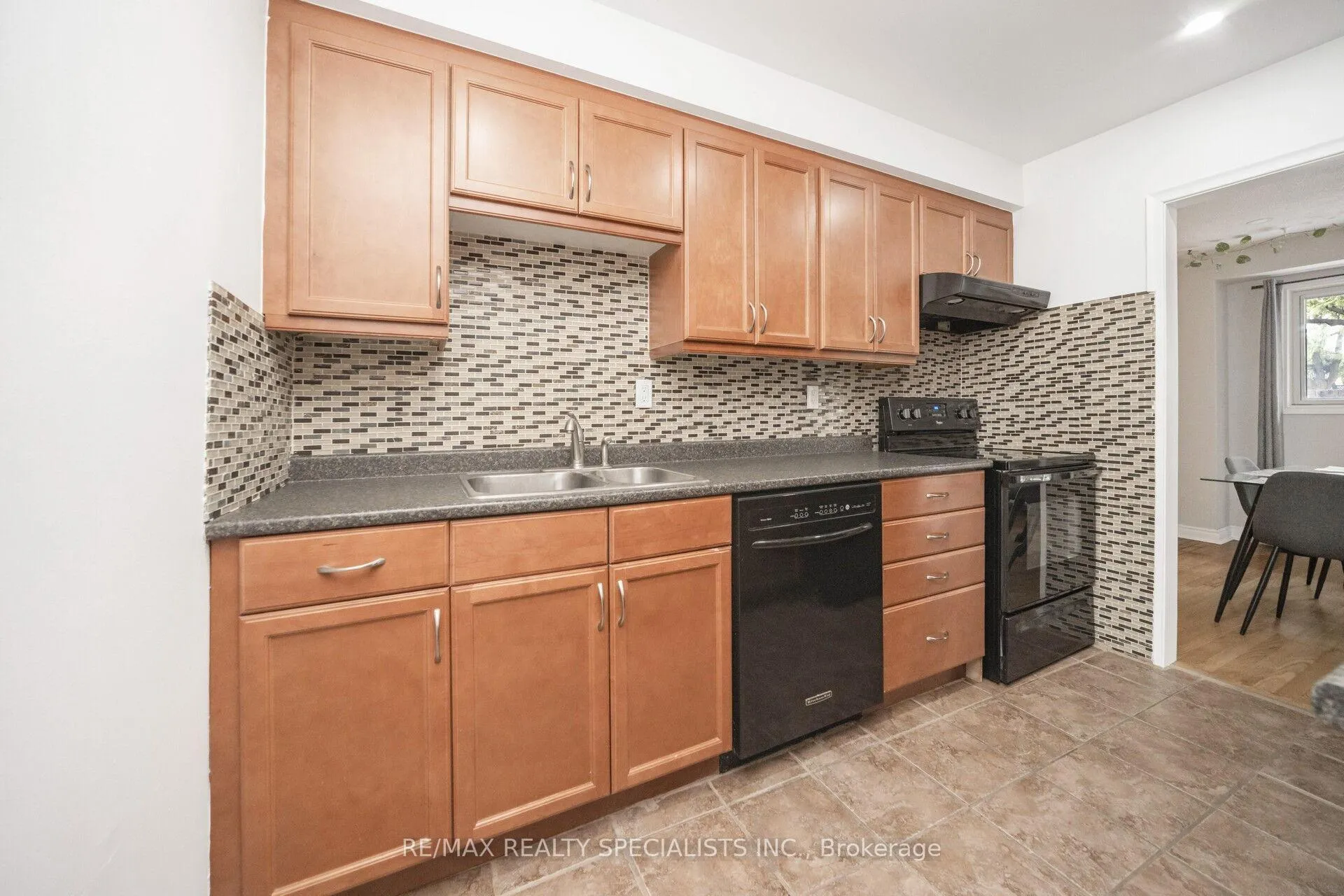 Photo 13 of 20 Enmount Drive, Brampton, Bramalea Road South Gateway — HOMEH