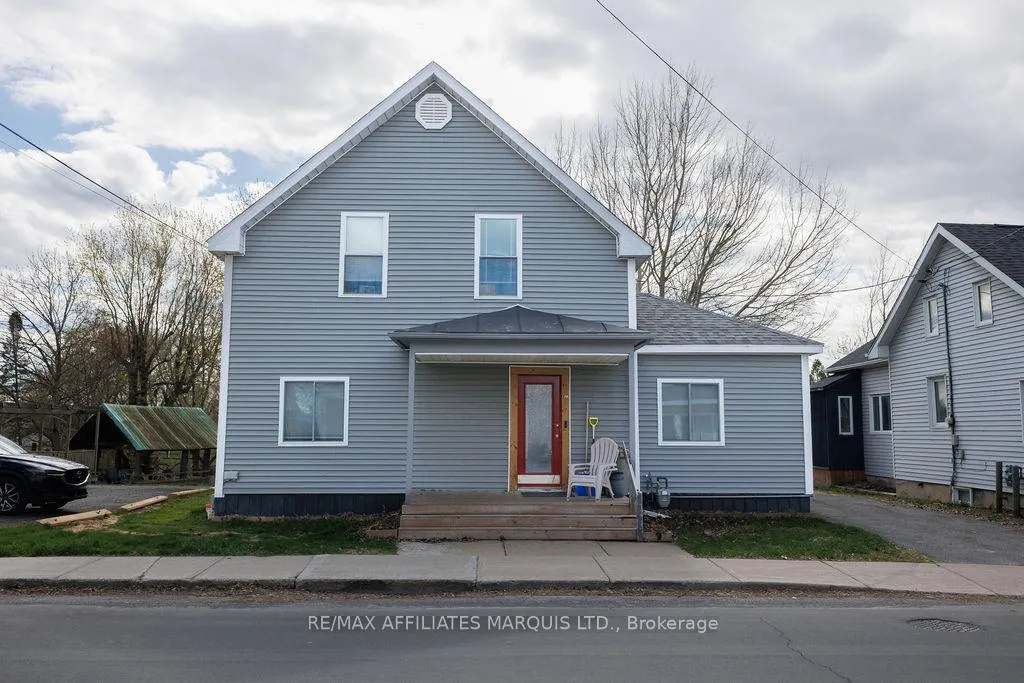 Front of 136 Alexandria Main Street S