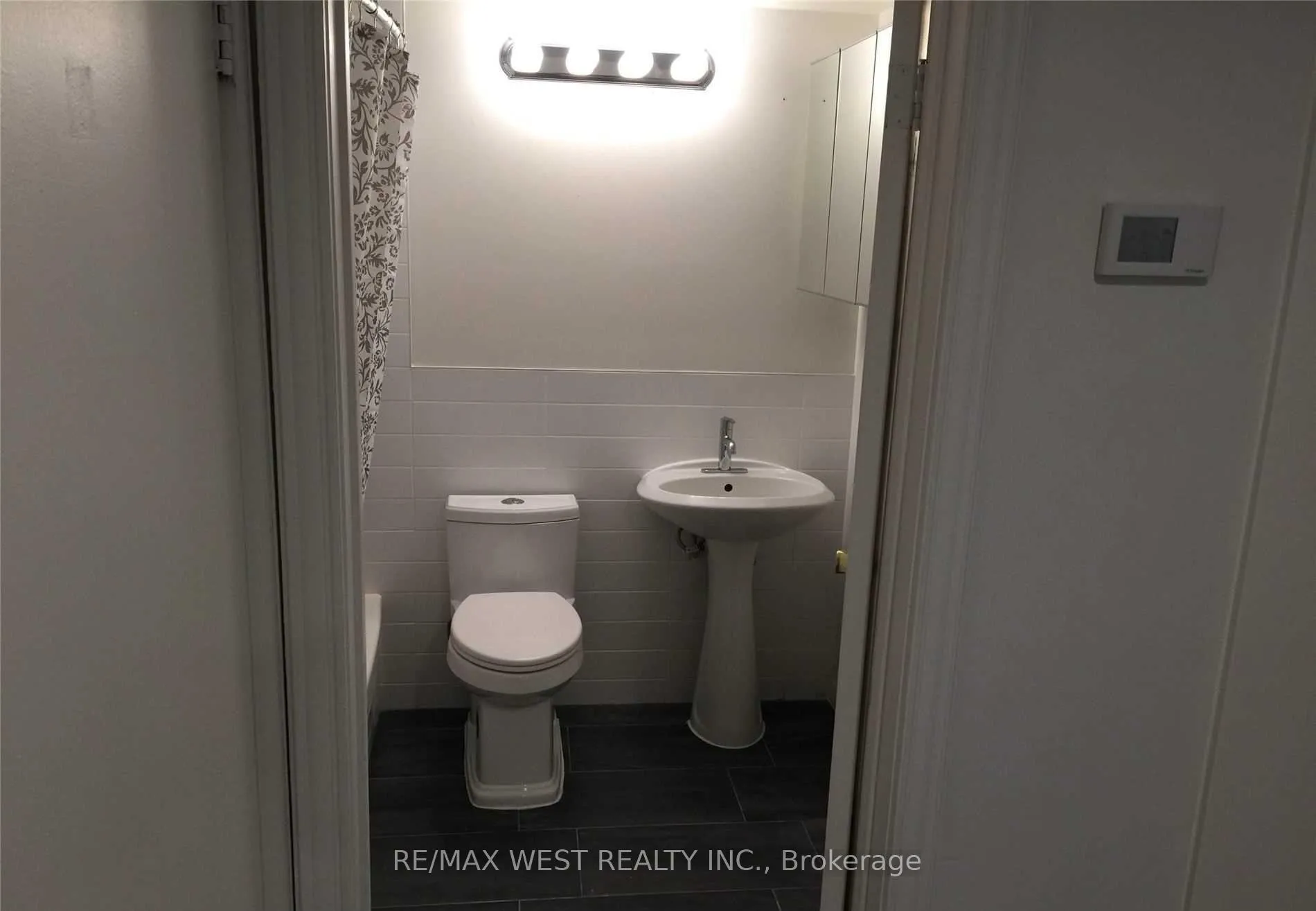 Photo 4 of Unit 4, 152 Dowling Avenue, Toronto, South Parkdale — HOMEH