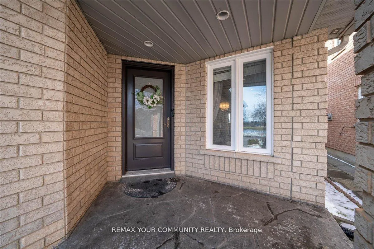 Photo 4 of 130 Princeton Gate, Vaughan, Maple — HOMEH