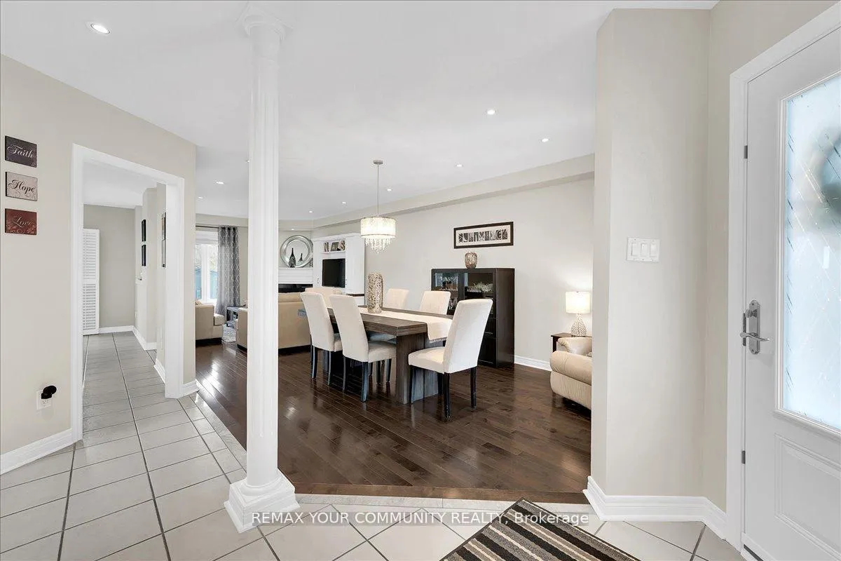 Photo 6 of 130 Princeton Gate, Vaughan, Maple — HOMEH