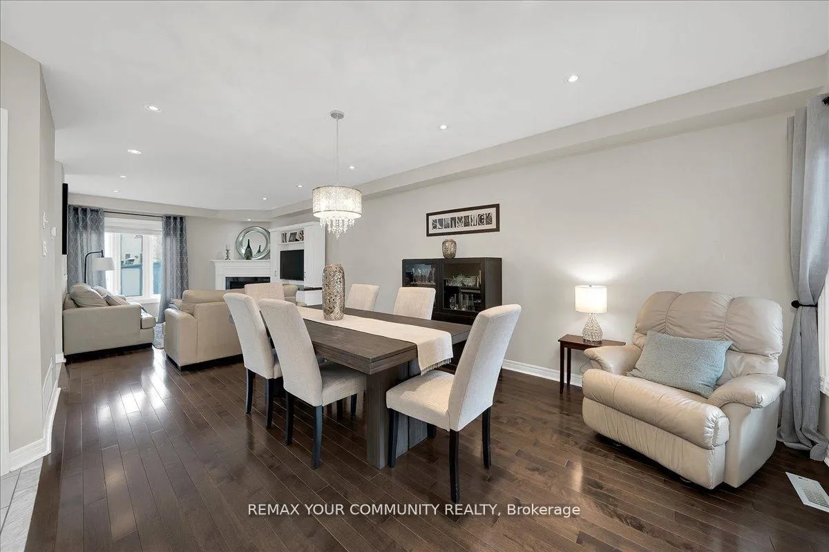 Photo 9 of 130 Princeton Gate, Vaughan, Maple — HOMEH