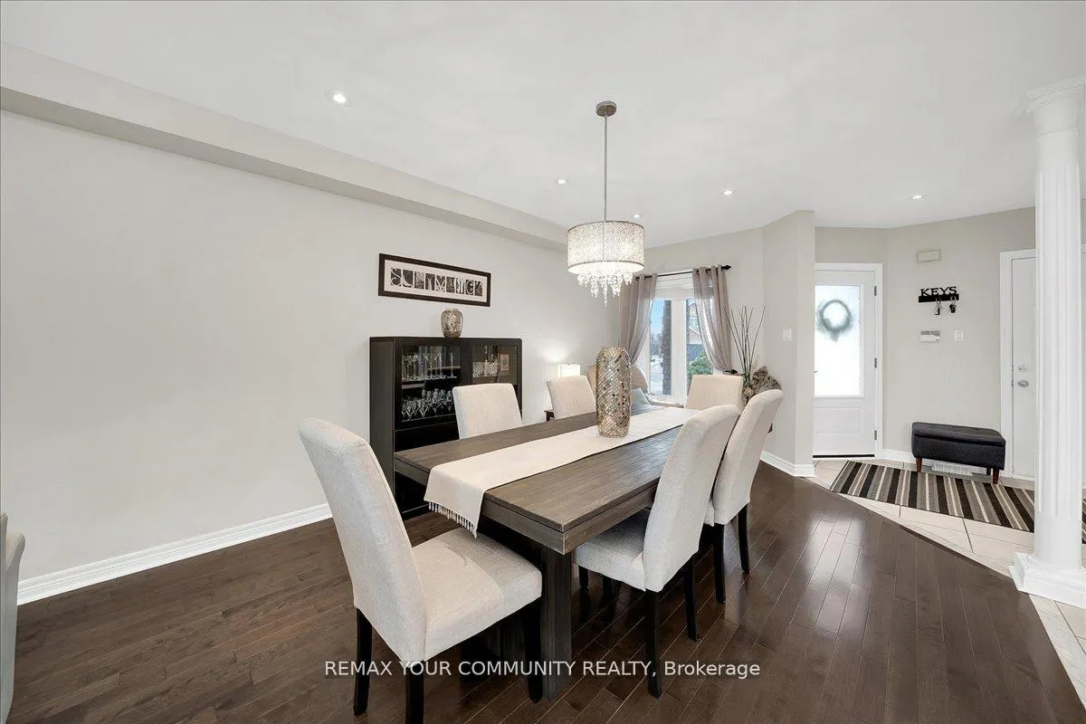 Photo 11 of 130 Princeton Gate, Vaughan, Maple — HOMEH