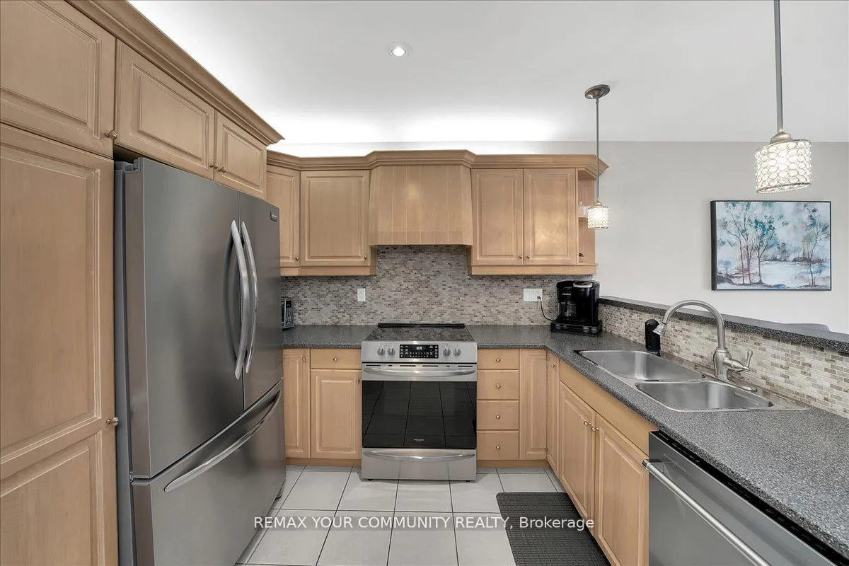 Photo 14 of 130 Princeton Gate, Vaughan, Maple — HOMEH