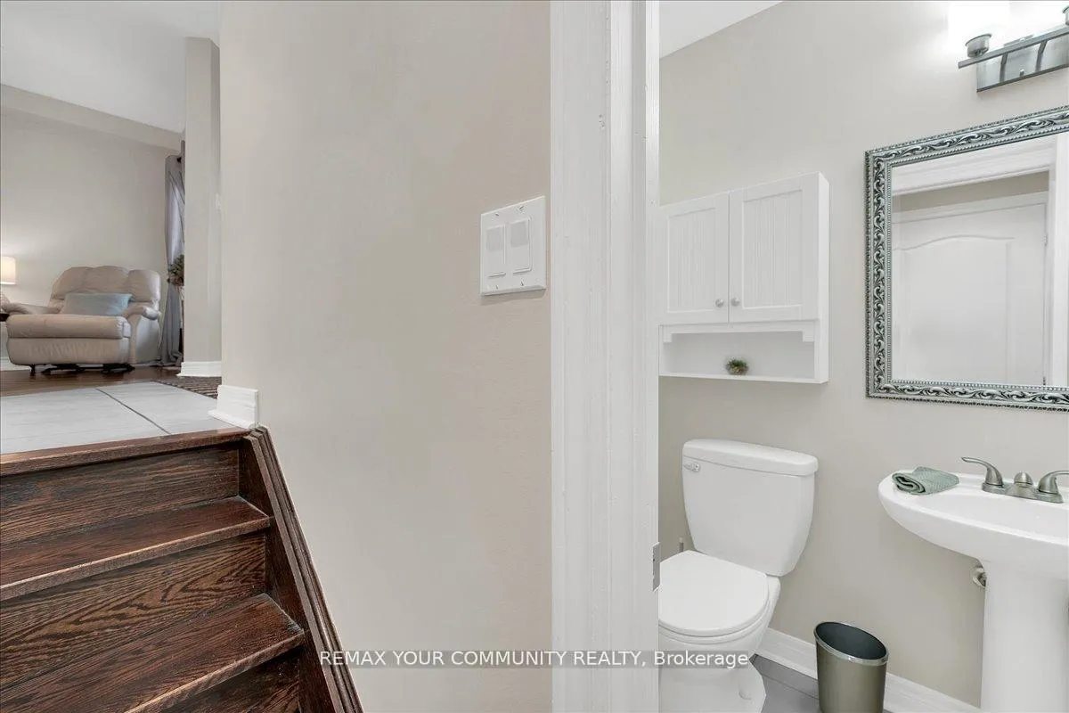 Photo 20 of 130 Princeton Gate, Vaughan, Maple — HOMEH