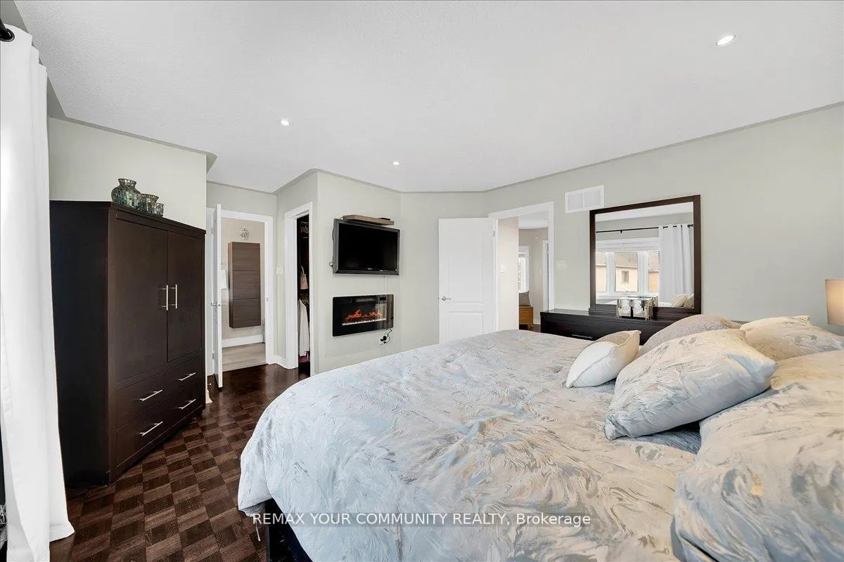 Photo 24 of 130 Princeton Gate, Vaughan, Maple — HOMEH